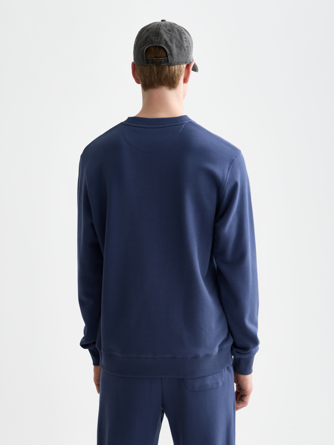 SCOTCH & SODA logo sweatshirt, black crewneck sweatshirts with front logo print, casual and comfortable clothing.
