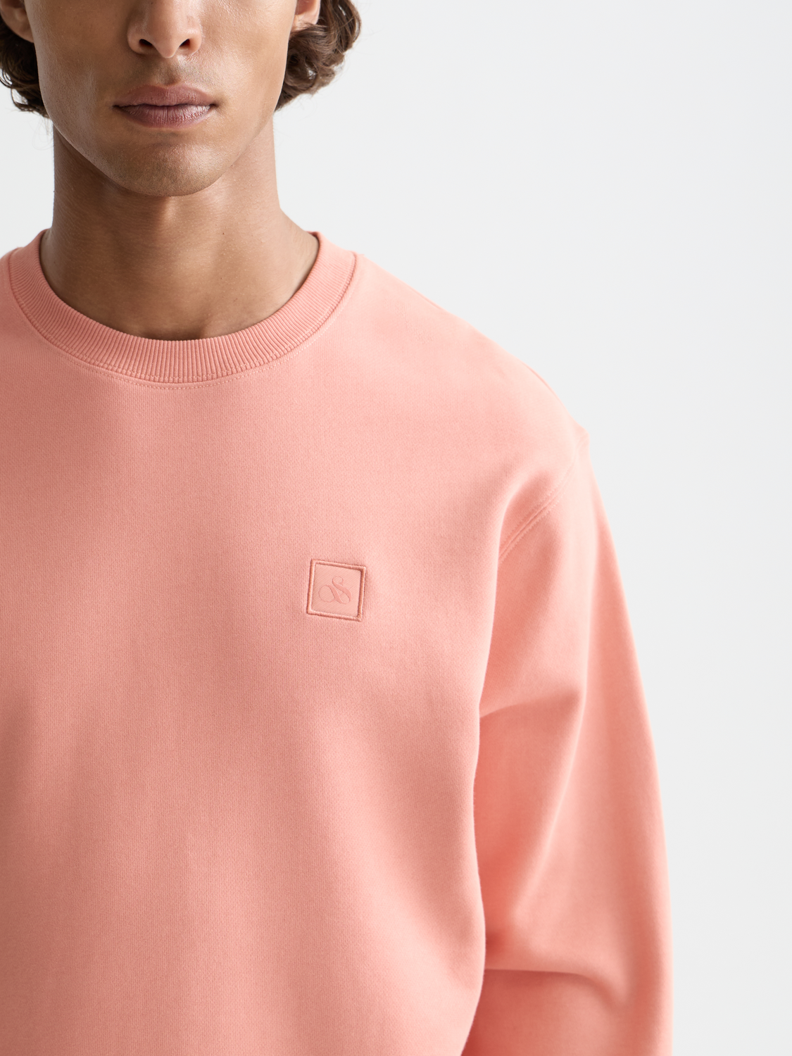 SCOTCH & SODA logo sweatshirt featuring a casual design with a front logo graphic and comfortable fabric.
