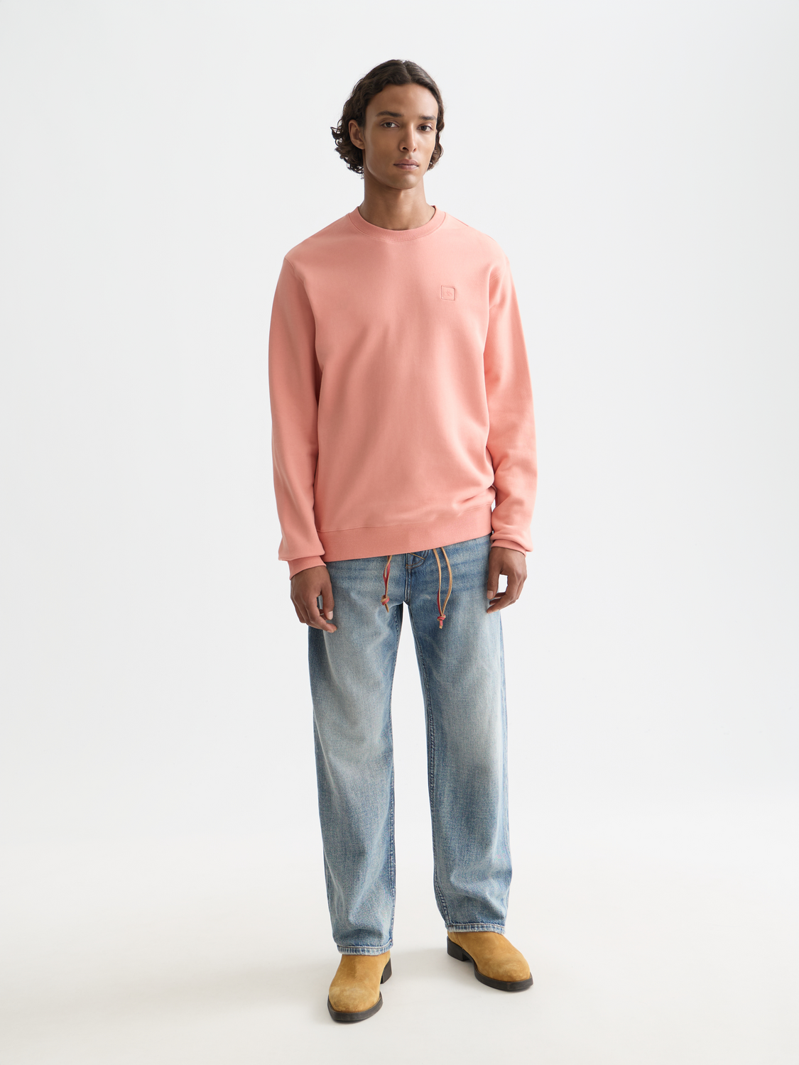 SCOTCH & SODA logo sweatshirt, casual sweatshirt with front logo design, soft fabric, comfortable fit, stylish streetwear.