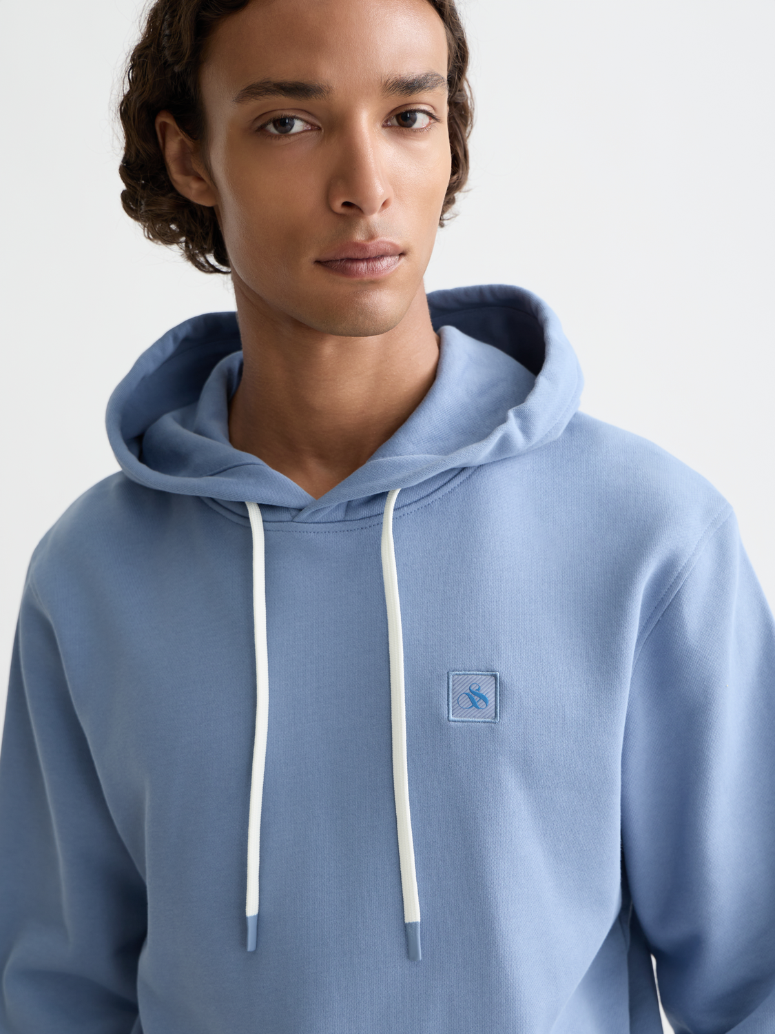 SCOTCH & SODA logo hoodie, casual sweats in soft fabric with front logo print, comfortable and stylish for everyday wear.
