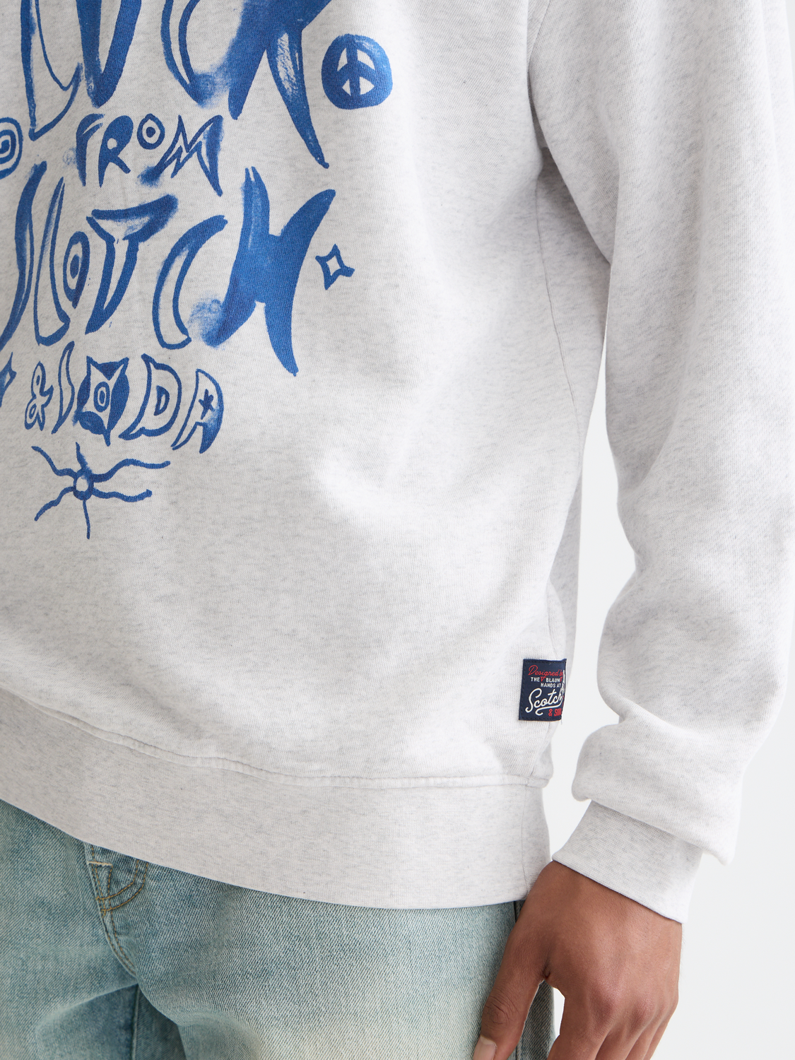 Scotch & Soda artwork sweat, stylish gray sweatshirt with graphic design, casual fit, front view.