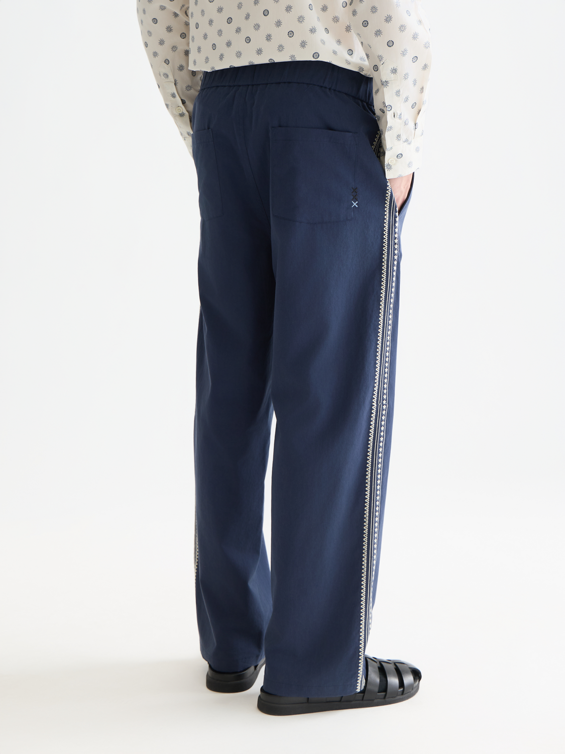 SCOTCH & SODA Otis straight-fit jogger pants in dark color, back view showing tailored design and comfortable fit.