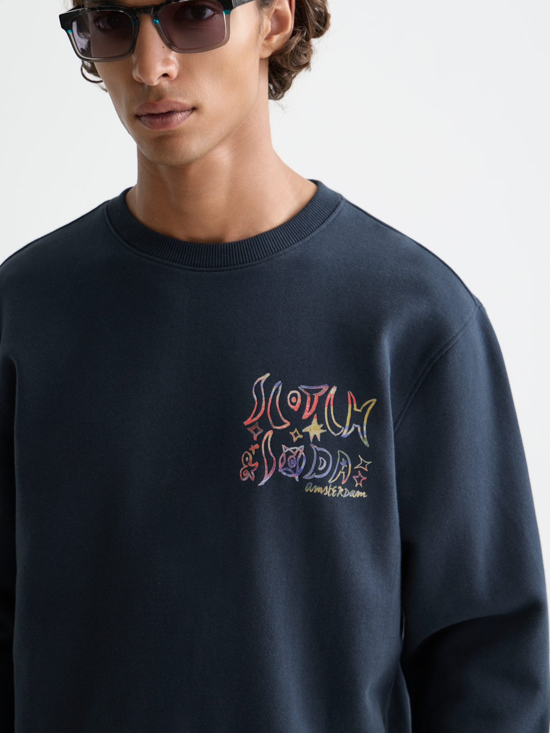 SCOTCH & SODA artwork sweatshirt, cozy sweatshirt with artistic design, soft fabric, and casual fit.