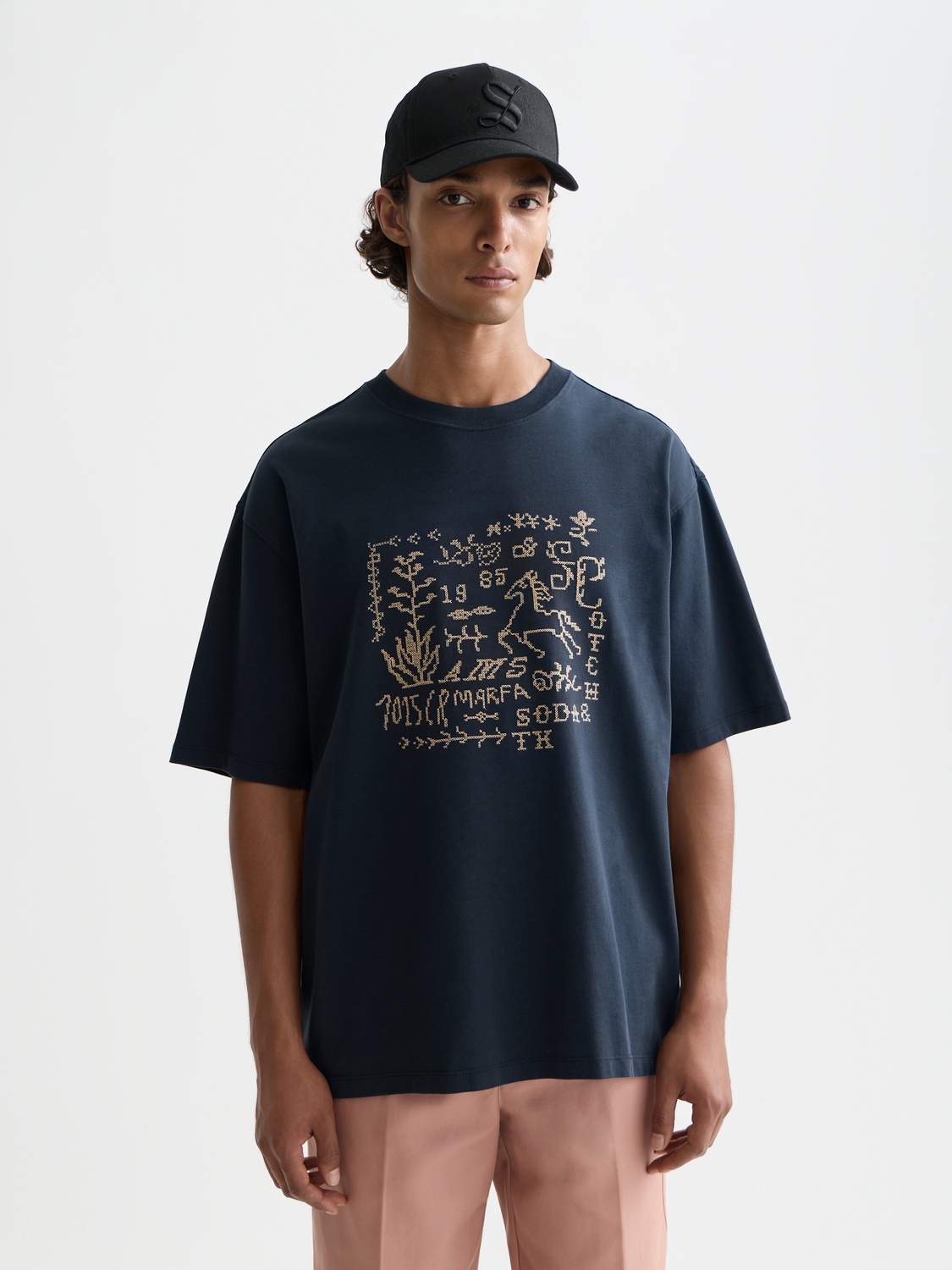Short-sleeve Scotch & SODA T-shirt featuring colorful cross-stitched artwork on the front.