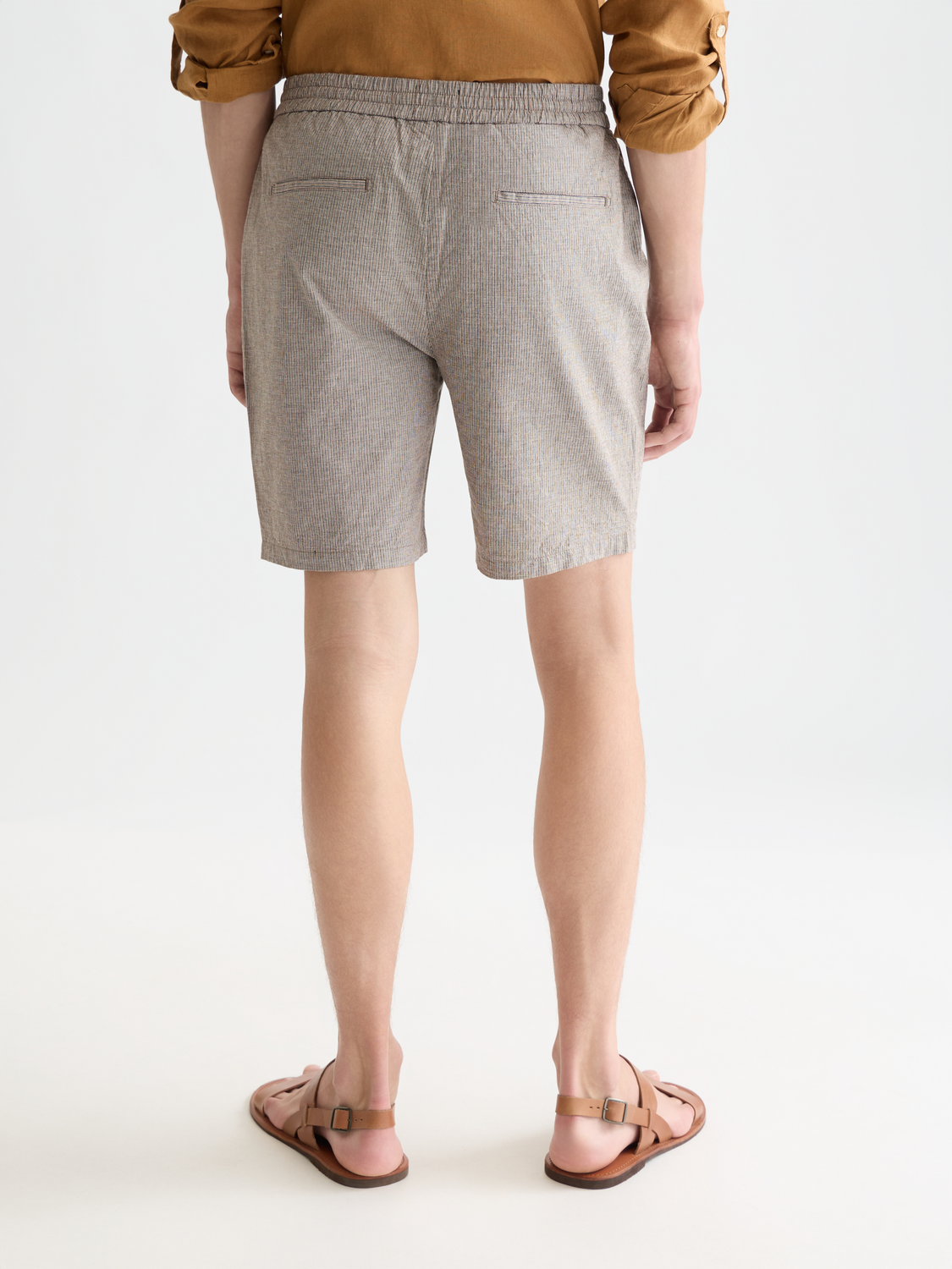 SCOTCH & SODA Fave cotton-linen shorts shown from the back, featuring a relaxed fit and light fabric in a casual design.