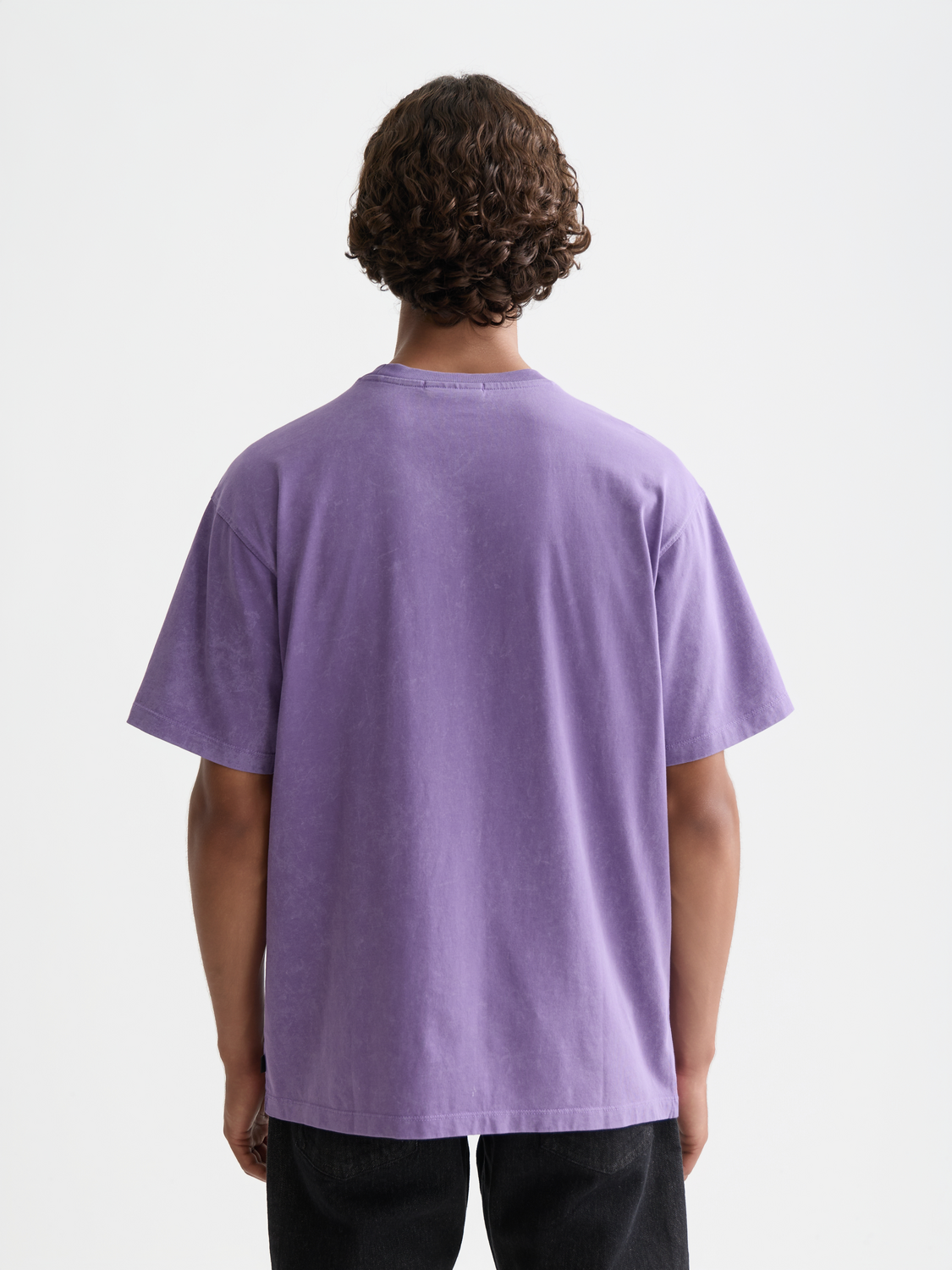 Black short-sleeve Scotch & Soda logo t-shirt with front graphic design, casual men's tee for everyday wear.