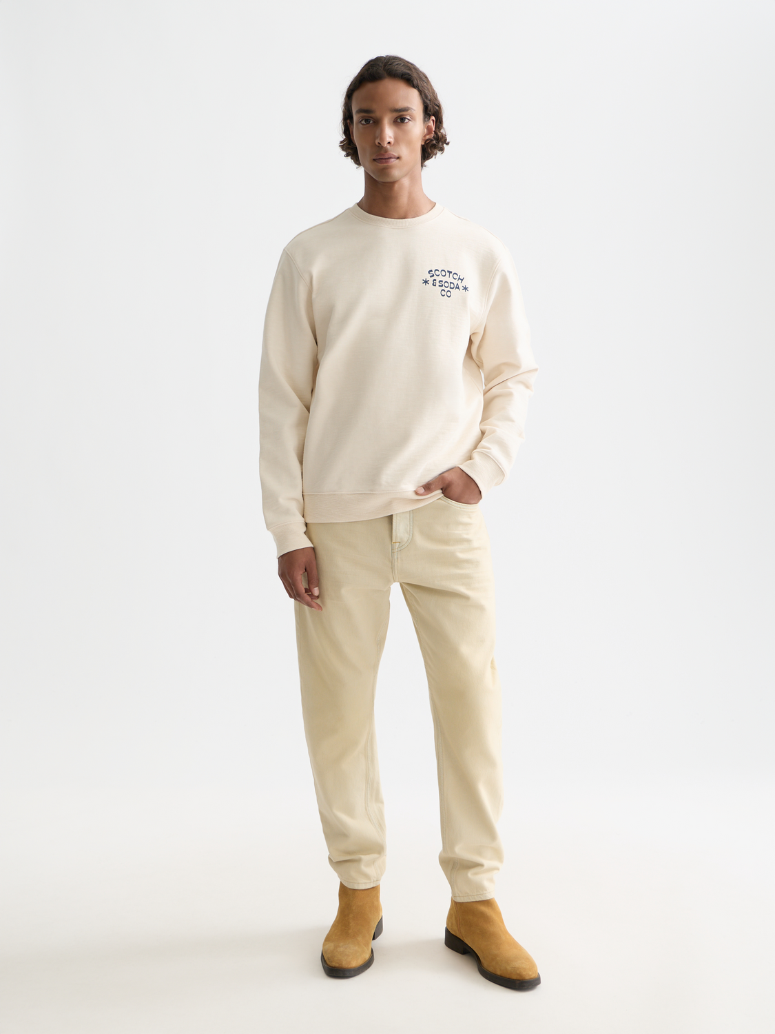 SCOTCH & SODA logo sweatshirt featuring a casual fit and front graphic, made from soft, comfortable fabric.