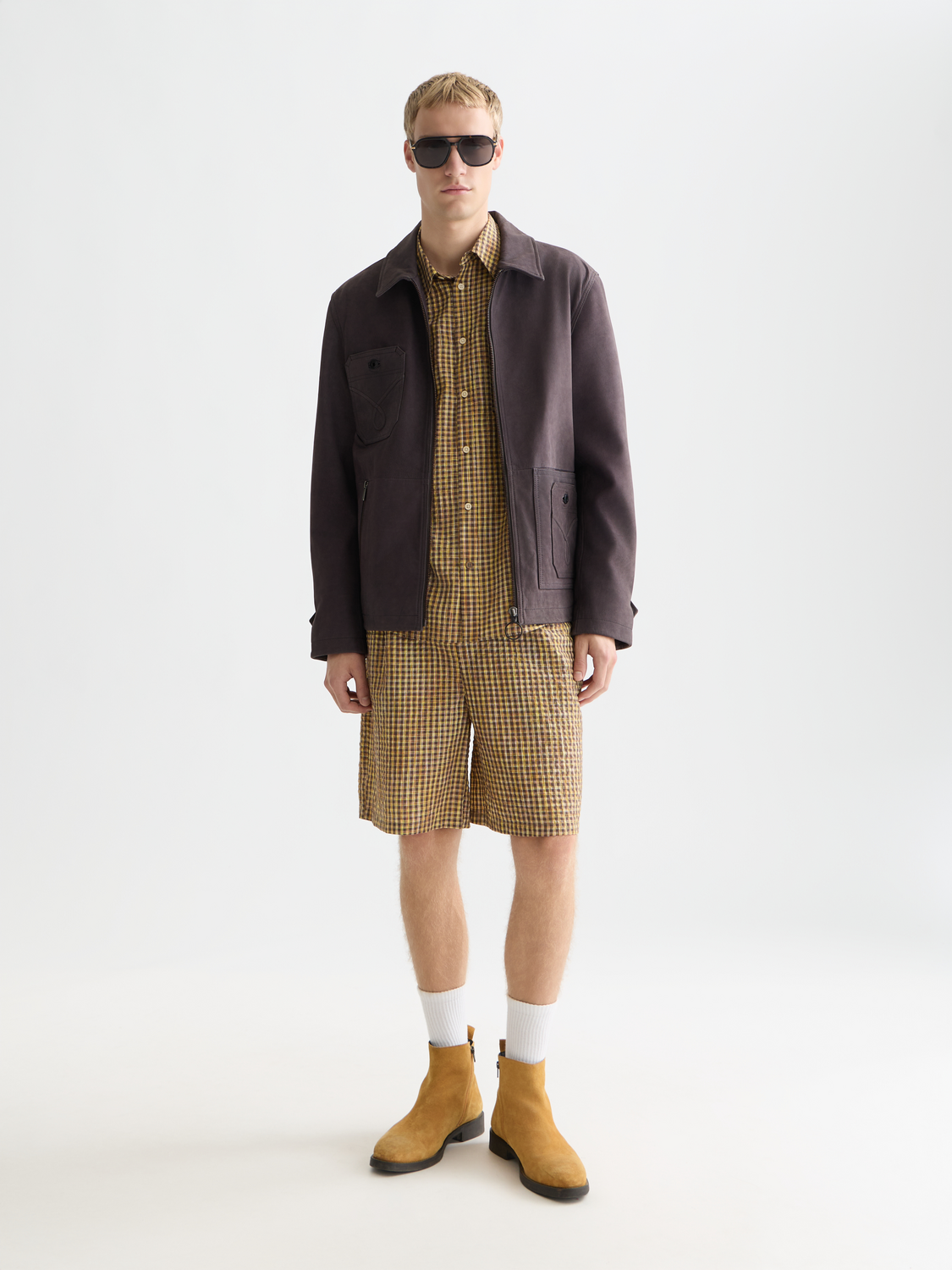Scotch & Soda seersucker shorts in light blue and white striped fabric, casual summer men's shorts.