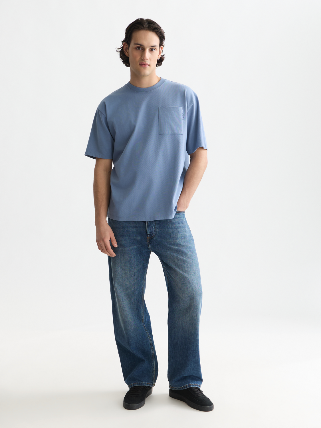 Blue Scotch & Soda short sleeve t-shirt with a chest pocket, casual men's tee, lightweight and comfortable for everyday wear.