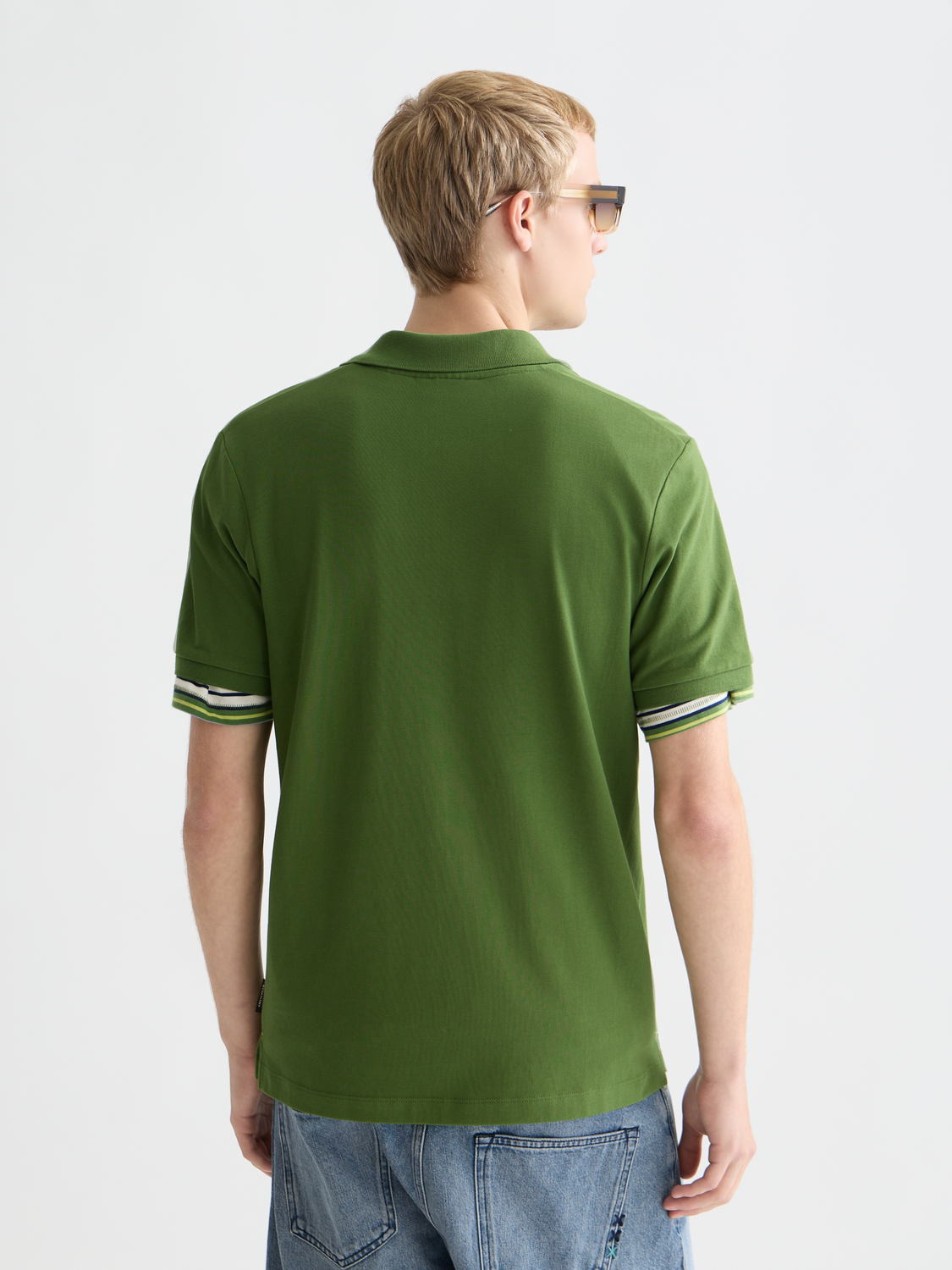 SCOTCH & SODA logo pique polo shirt in navy with short sleeves and collar, displayed on a mannequin.