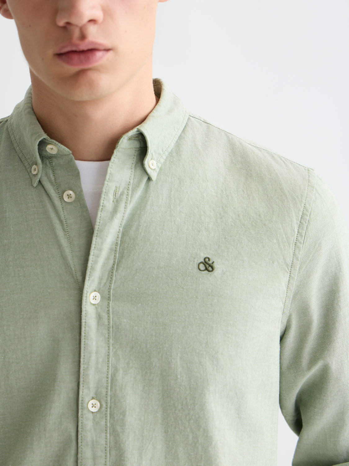 Long sleeve Oxford shirt by Scotch & Soda featuring a classic button-down design and a stylish blue pattern.
