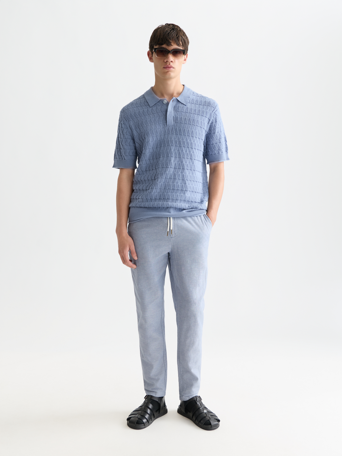 SCOTCH & SODA Warren joggers in black, casual pants with relaxed fit and elastic waistband, suitable for everyday wear.