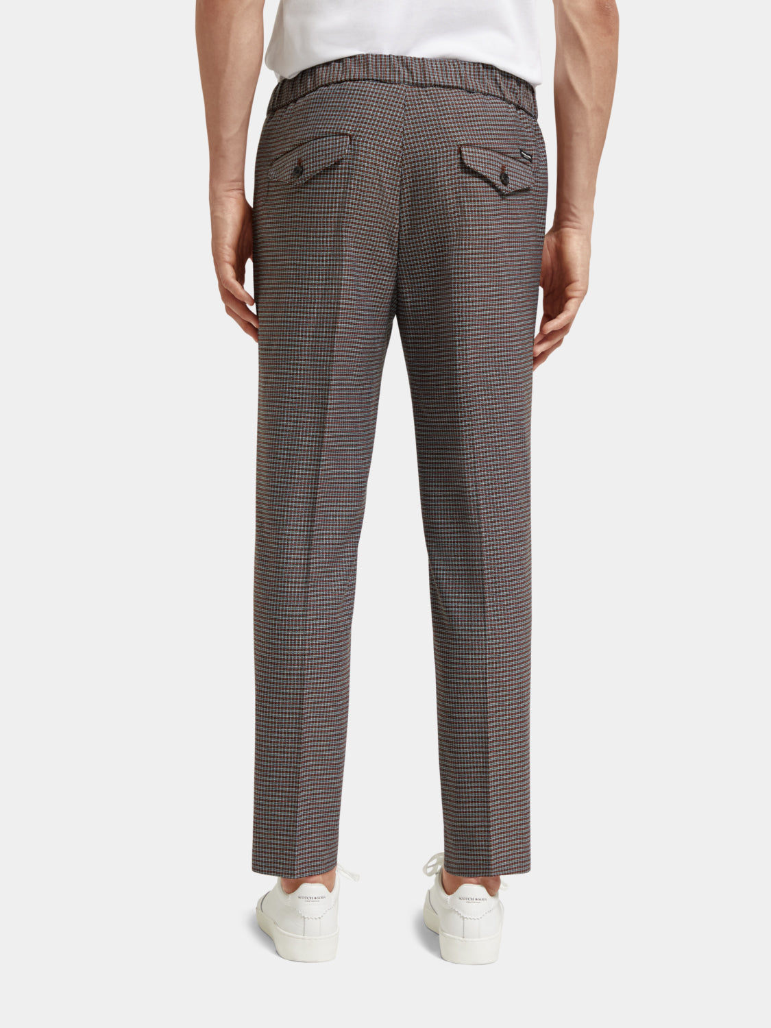 Dark navy Scotch & Soda Finch tapered fit pants with back pockets, showcasing a sleek, modern design.