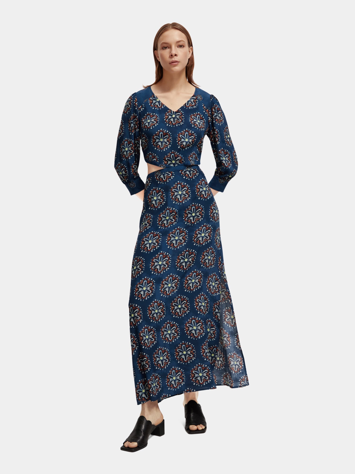 SCOTCH & SODA cut out maxi dress featuring a flowing silhouette and stylish cut-out details, perfect for summer occasions.