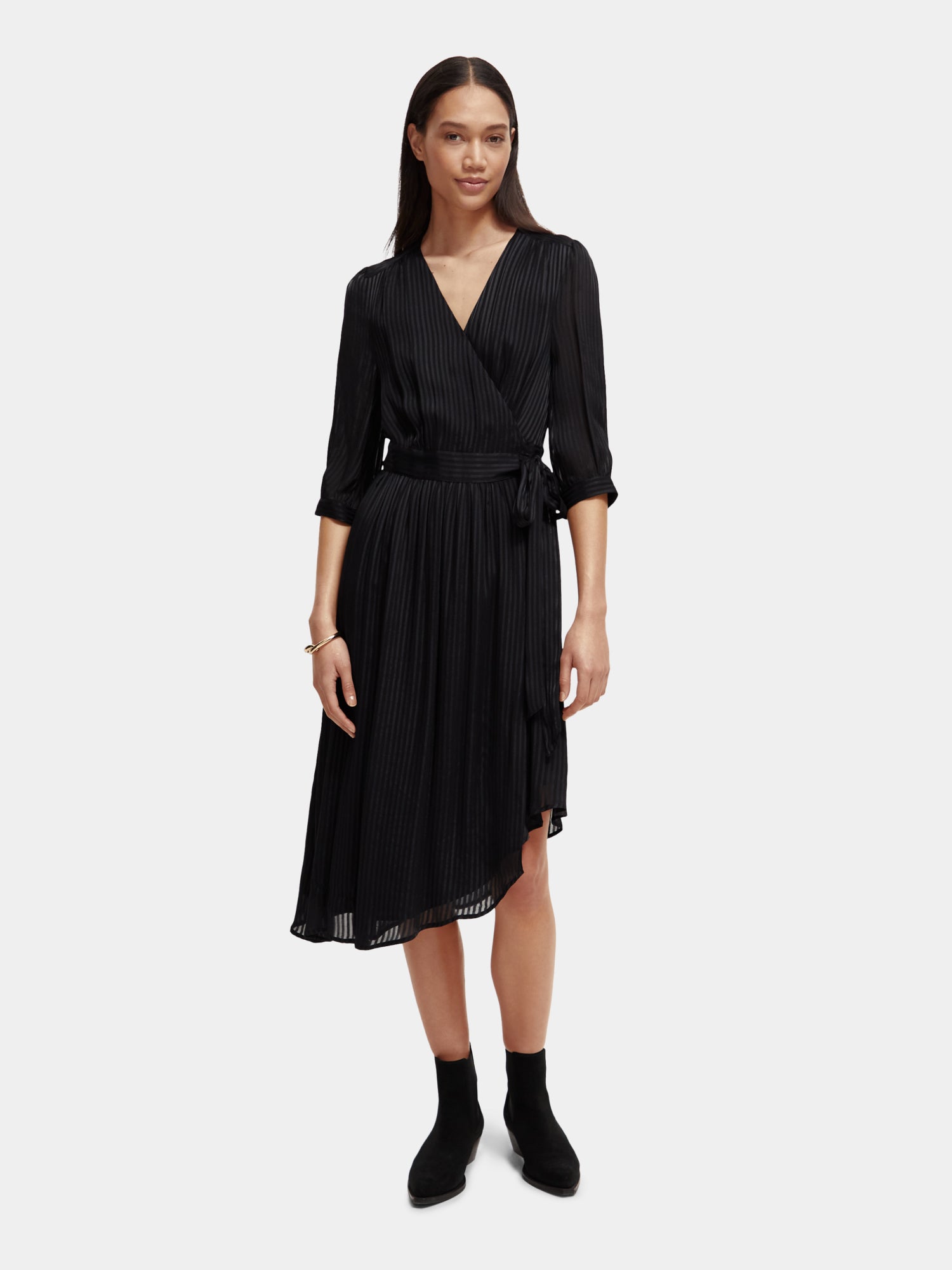 SCOTCH & SODA V-neck midi dress featuring a flowy silhouette and soft fabric, perfect for casual or semi-formal occasions.