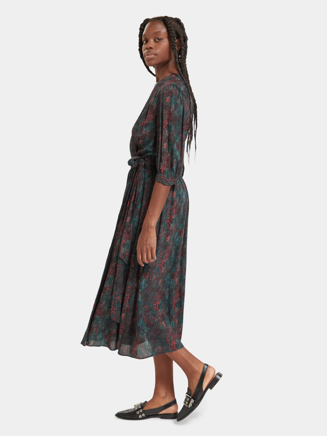 SCOTCH & SODA midi wrap dress featuring a floral pattern, V-neckline, and long sleeves, displayed on a mannequin.
