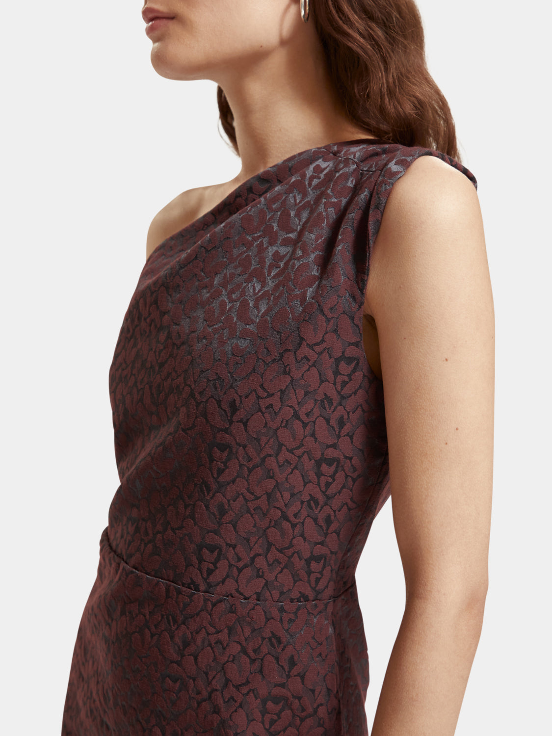 Scarlet one-shoulder mini dress by SCOTCH & SODA, featuring a fitted silhouette and stylish design for chic occasions.