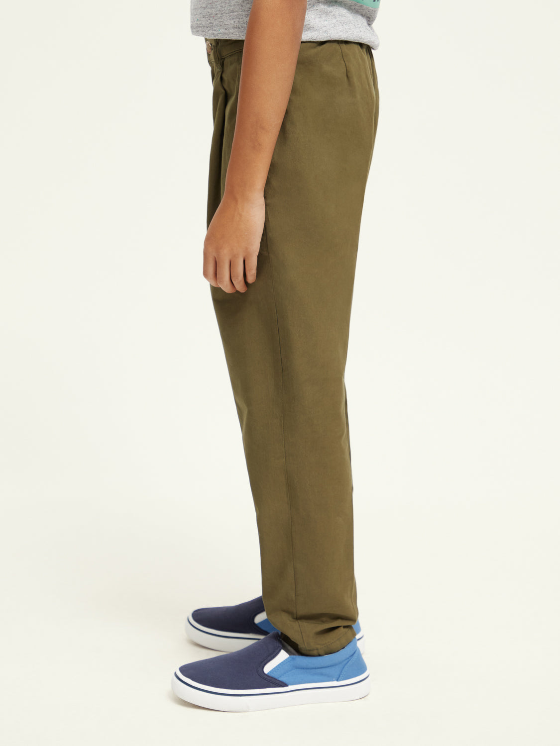 Kids - Loose-tapered fit pleated chino - Scotch & Soda NZ