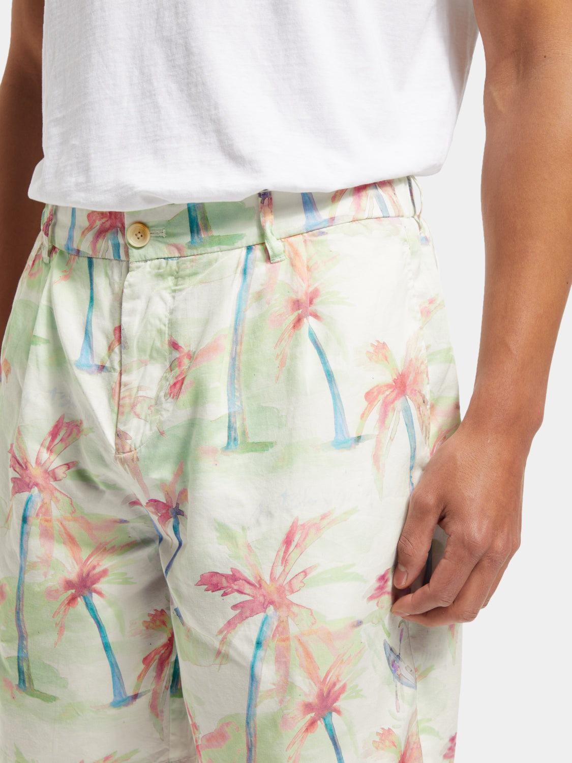 Printed pleated shorts from Scotch & Soda featuring a stylish design and tailored fit, perfect for casual or summer wear.