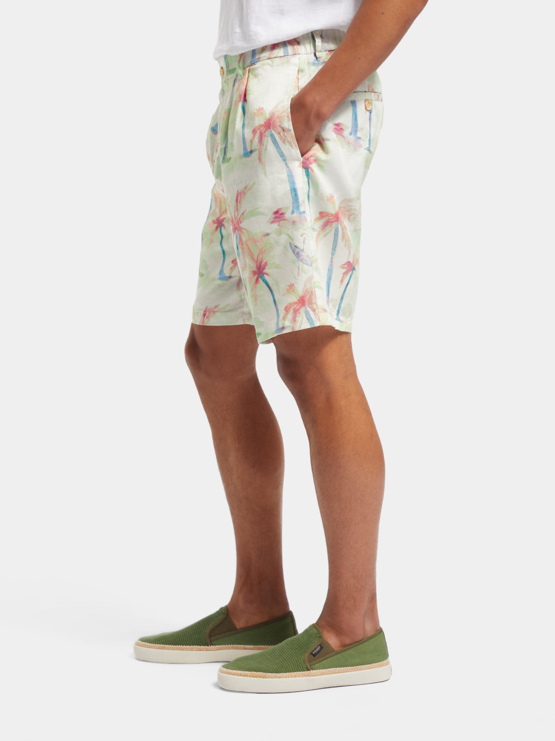 Scotch & Soda Twilt printed pleated shorts featuring colorful patterns and a relaxed fit, perfect for casual summer wear.