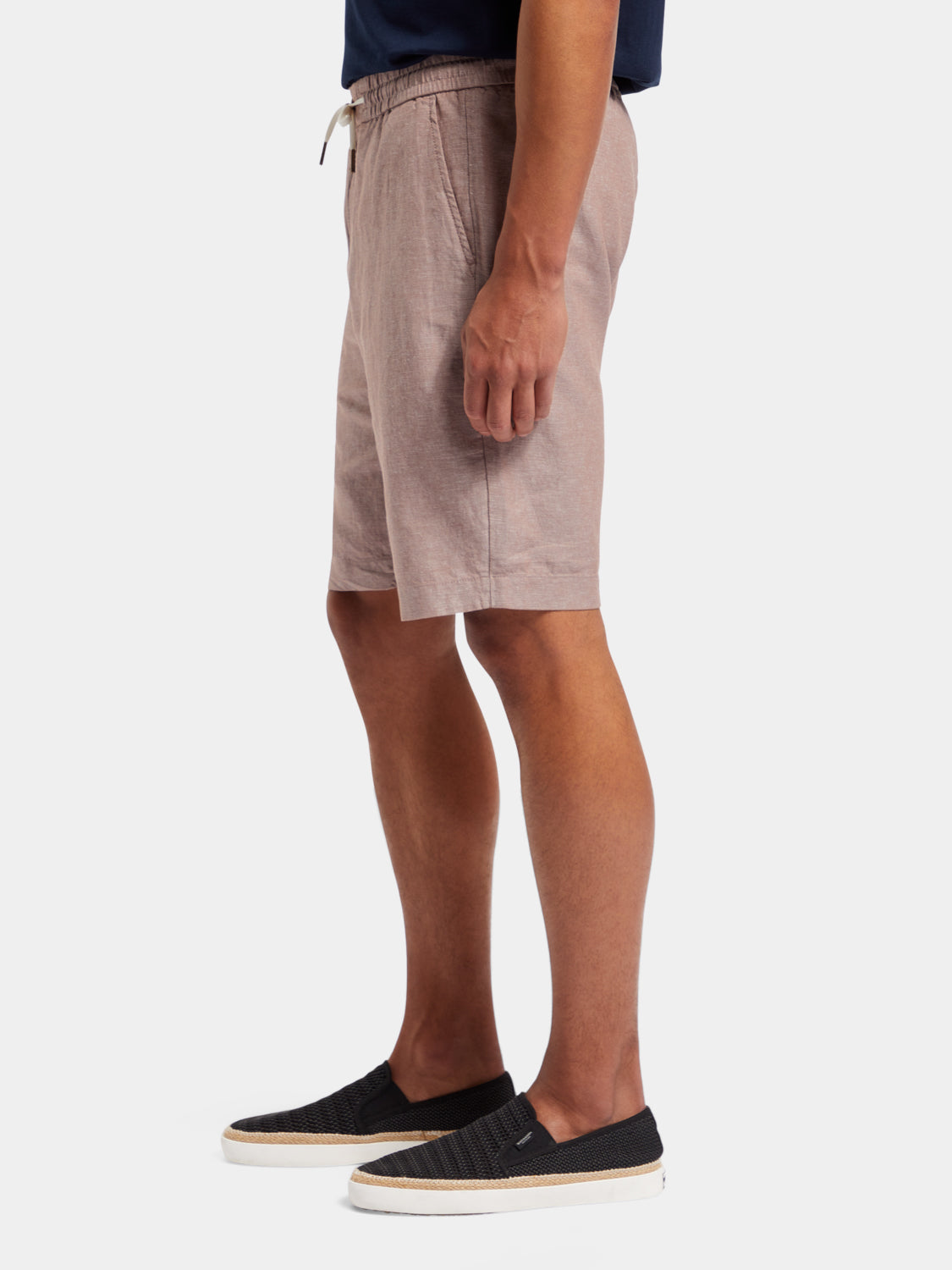 SCOTCH & SODA Fave cotton-linen shorts, beige casual shorts with belt loops and front pockets, styled for warm weather.