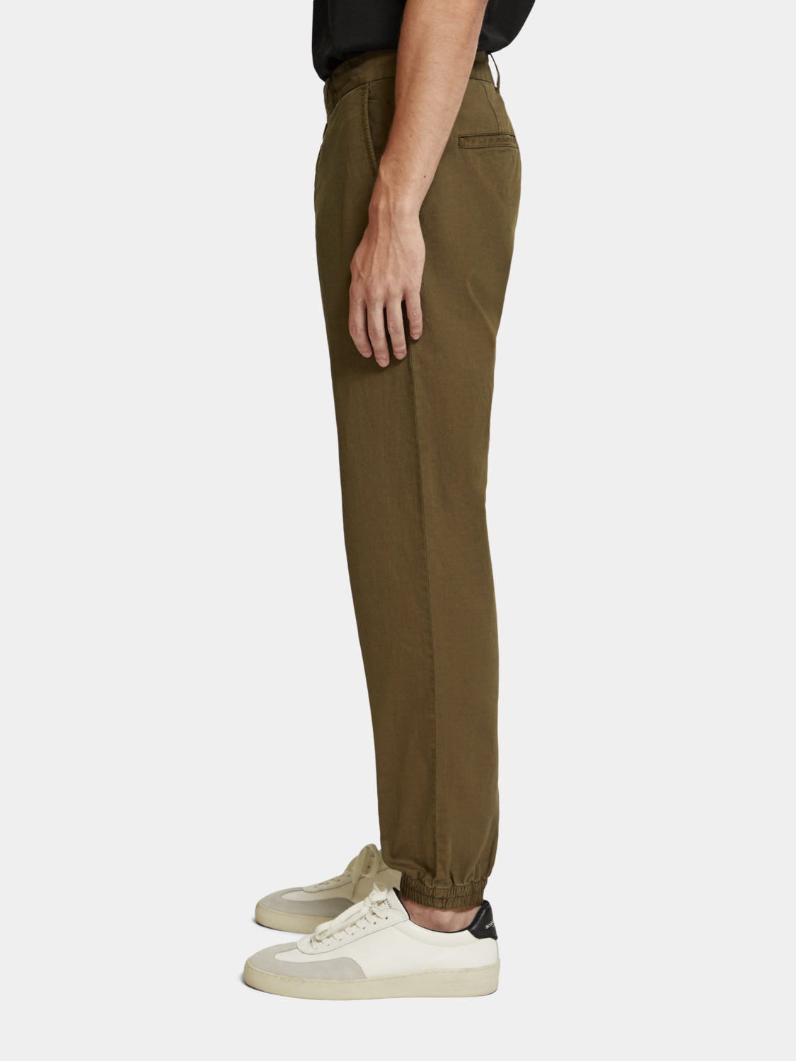 Light beige linen blend chino joggers from Scotch & Soda, showing a relaxed fit and casual style with side pockets.