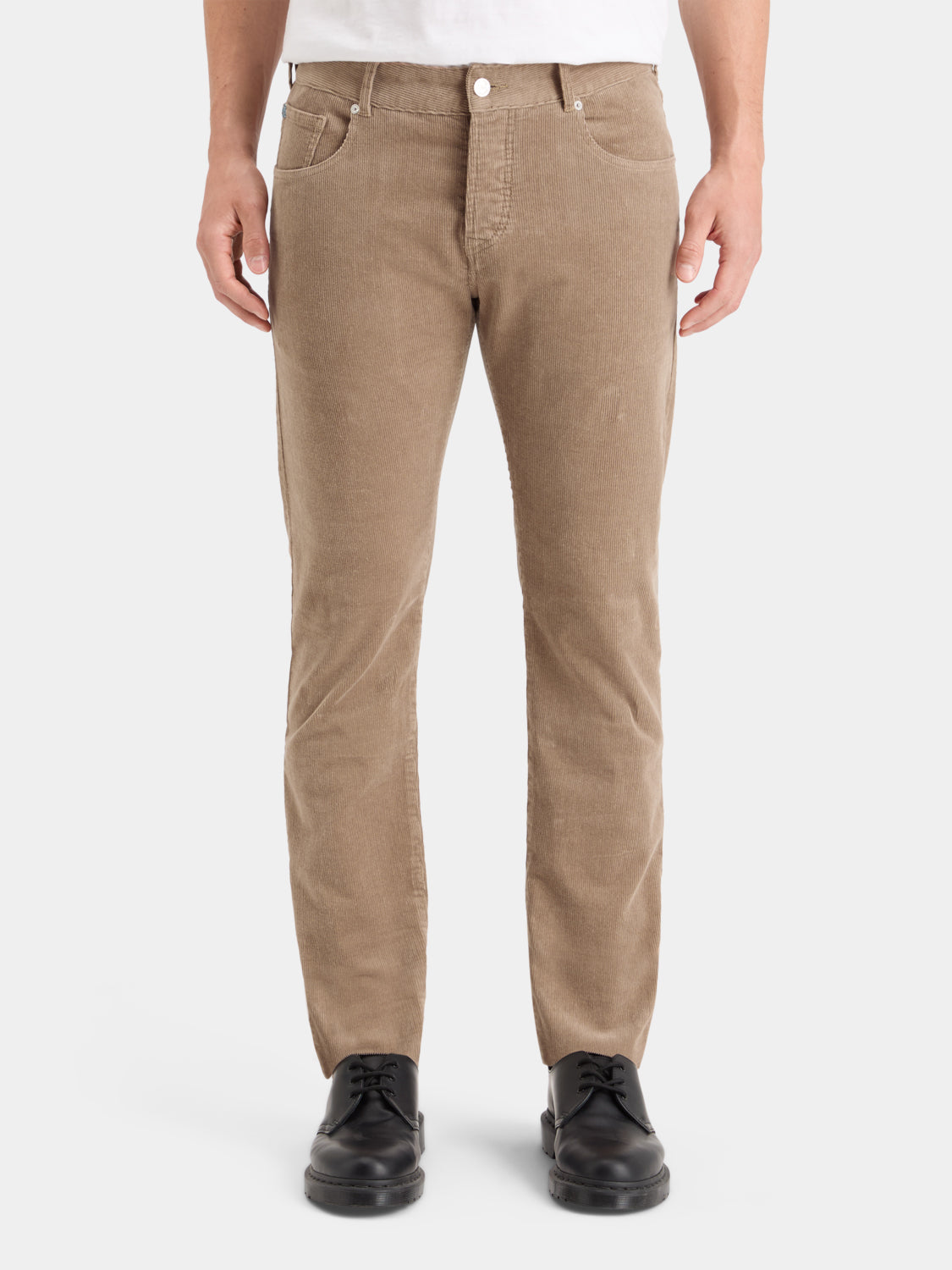 Scotch & Soda Ralston corduroy pants in brown, featuring a straight-leg fit and classic waistband, shown on a model.