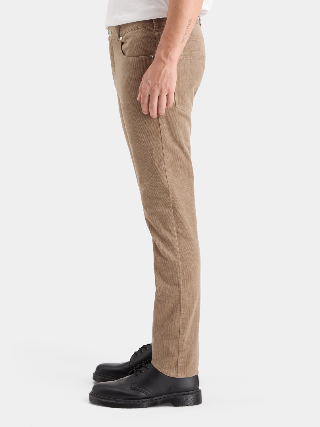 SCOTCH & SODA Ralston corduroy pants in deep brown, featuring a classic fit and textured fabric, displayed on a model.