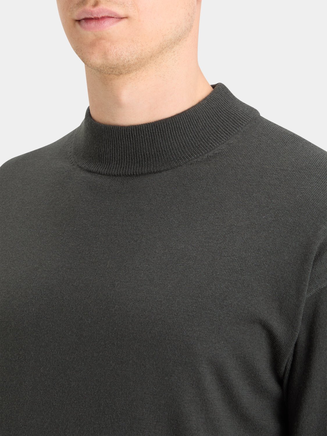 Mock neck pullover