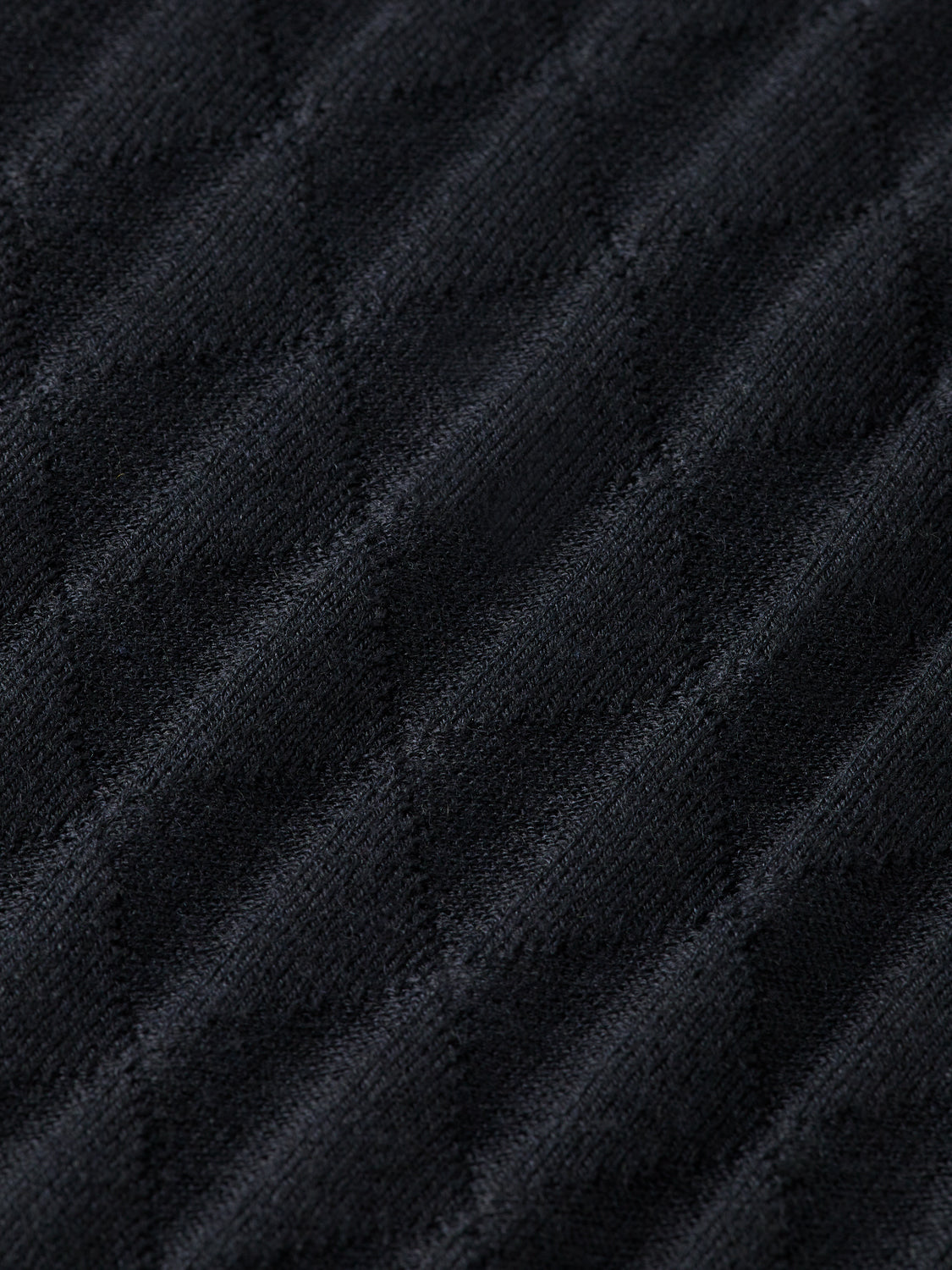 SCOTCH & SODA Relief Stitch Turtleneck knitwear in neutral color, close-up of textured fabric and high neckline.