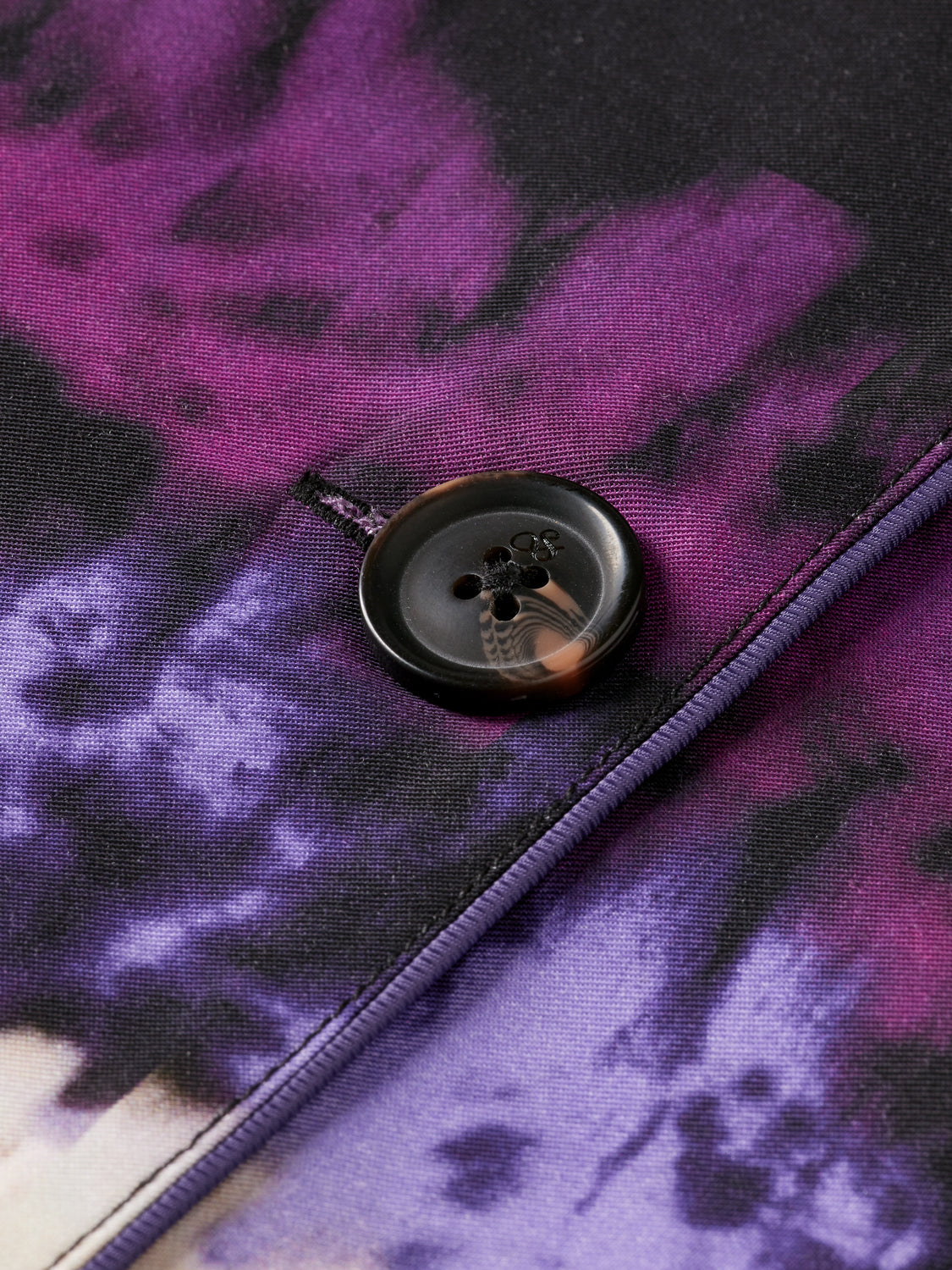 Tie-dyed SCOTCH & SODA pyjama blazer with relaxed fit, featuring vibrant, swirling tie-dye patterns and classic blazer details.