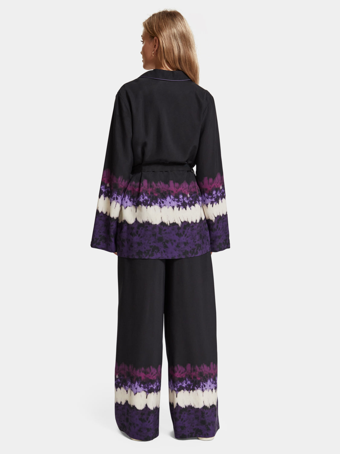 SCOTCH & SODA tie-dyed pyjama blazer, navy and white, with relaxed fit and lapel collar, displayed from the back.