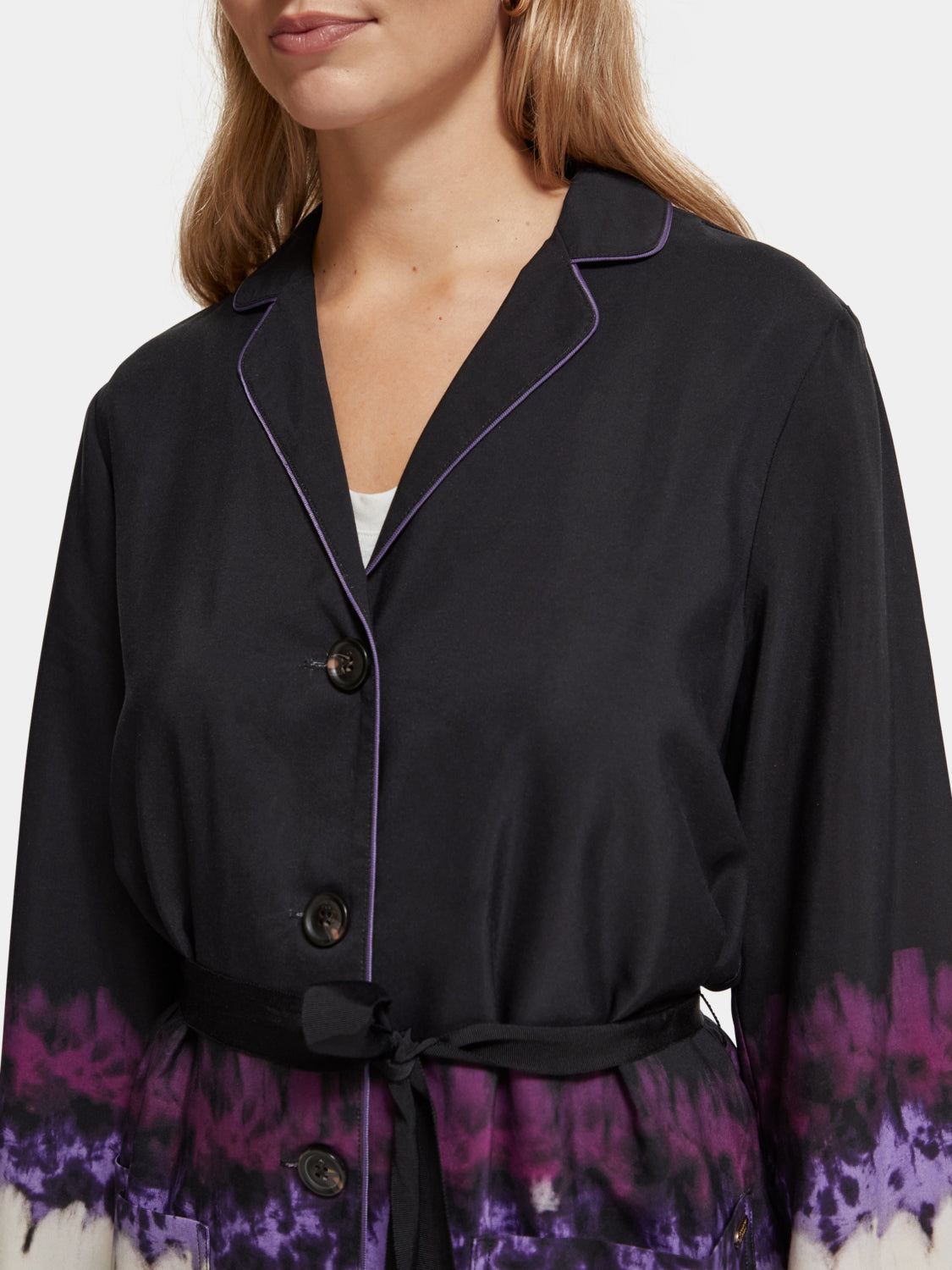 SCOTCH & SODA tie-dyed pyjama blazer with a relaxed fit, featuring vibrant, swirling tie-dye pattern and classic blazer details.