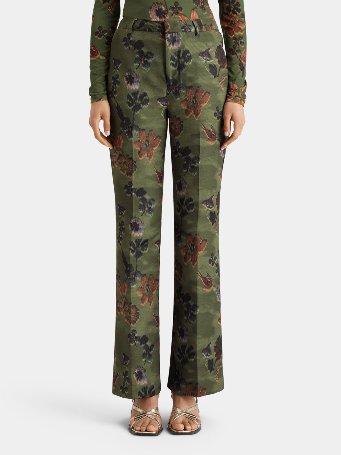 Violet Scotch & Soda kick flare pants with high waist and wide leg, shown on a model against a neutral background.