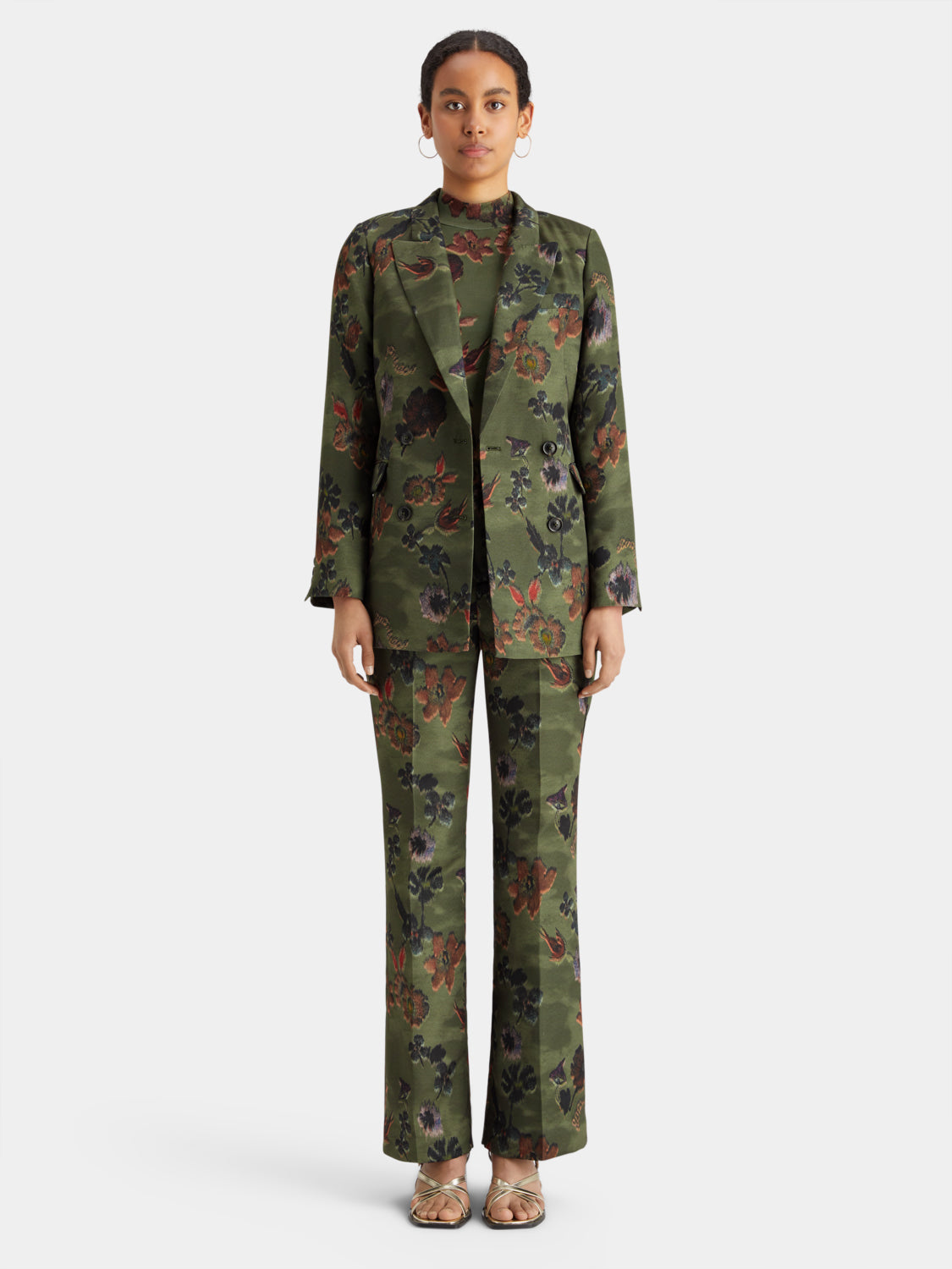 Violet Scotch & Soda kick flare pants with high waist and wide leg, shown on a model against a plain background.