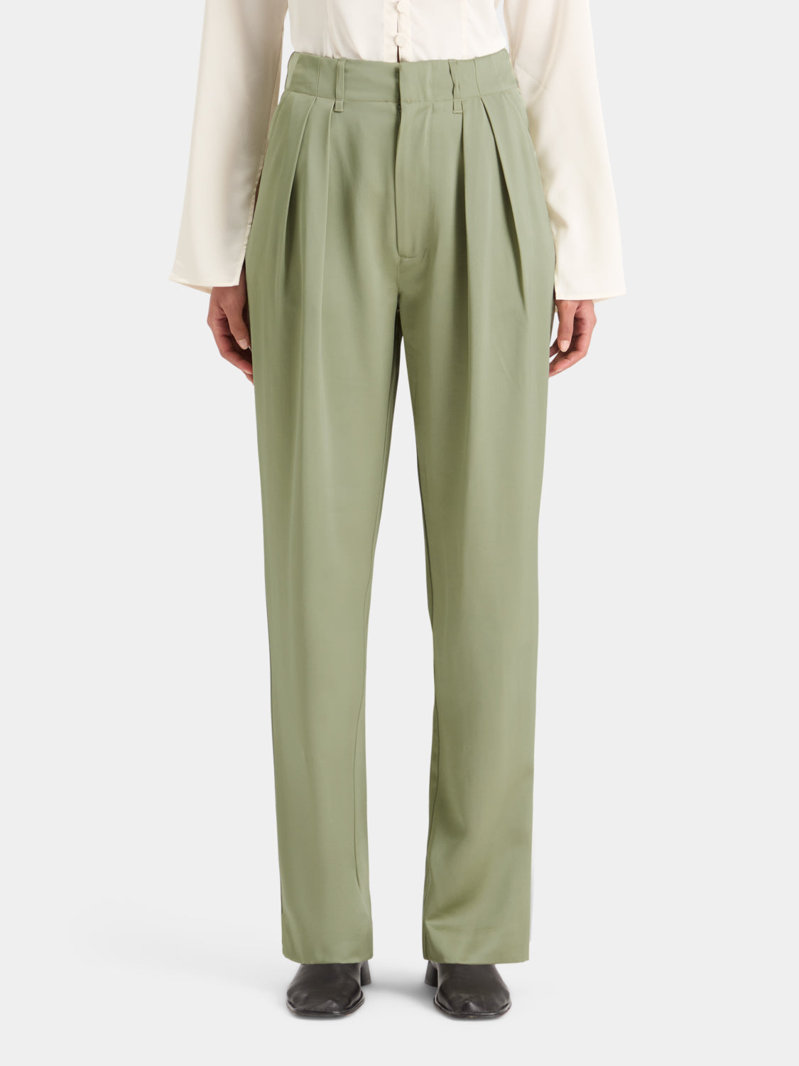 SCOTCH & SODA Faye tapered pants in neutral fabric, featuring a high waist and slim fit, shown on a model.