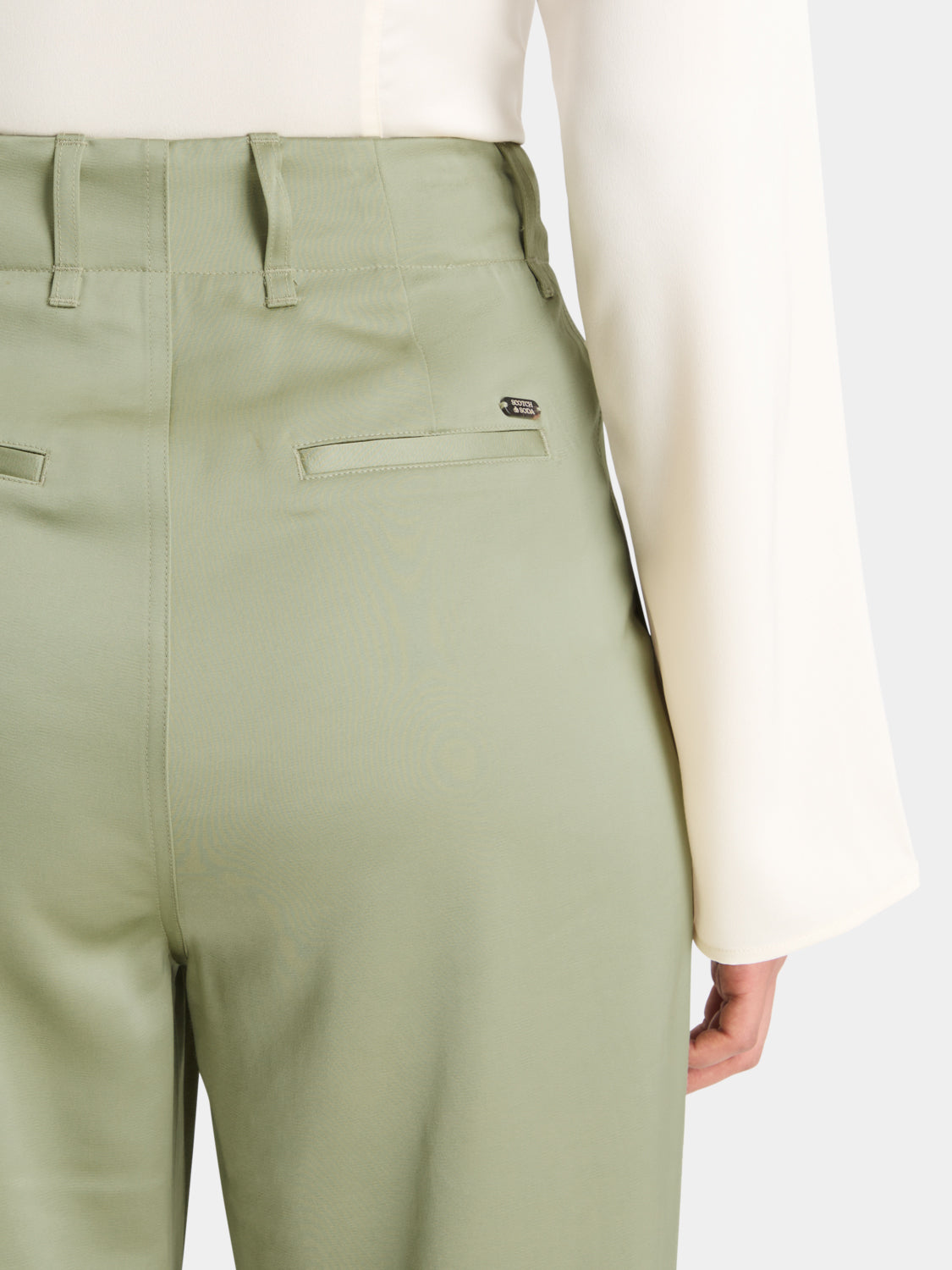 SCOTCH & SODA Faye tapered pants in neutral fabric, shown on model with a relaxed fit and subtle stitching details.