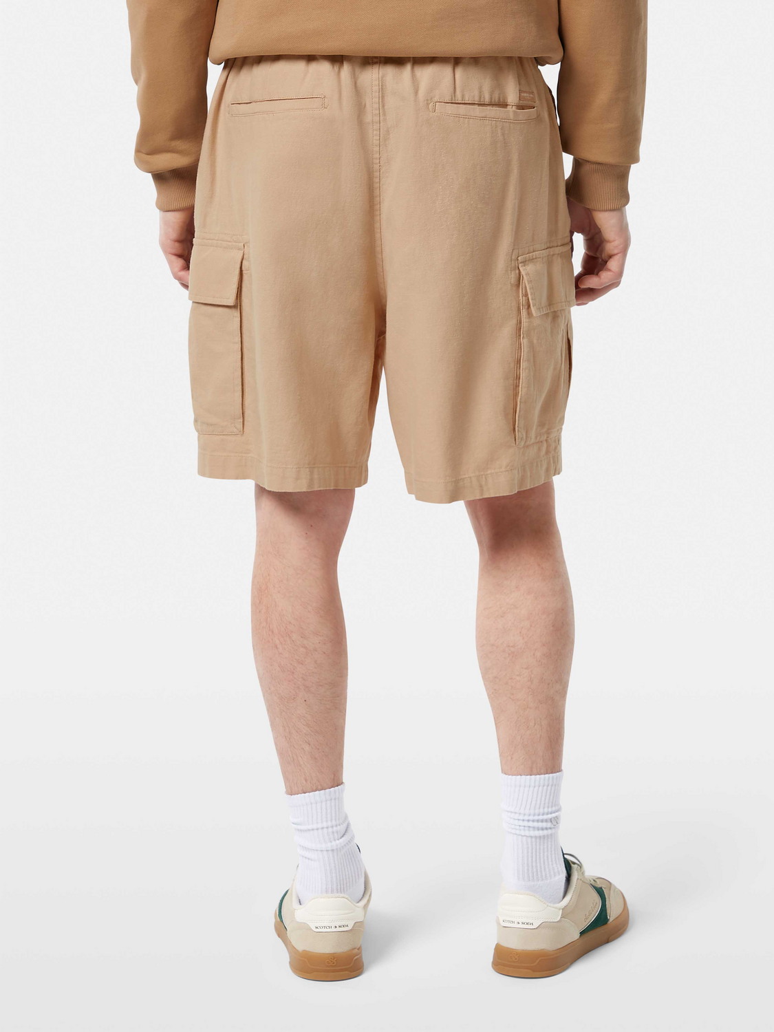 SCOTCH & SODA cargo shorts with multiple pockets, shown from the back, in a casual style for men or women.