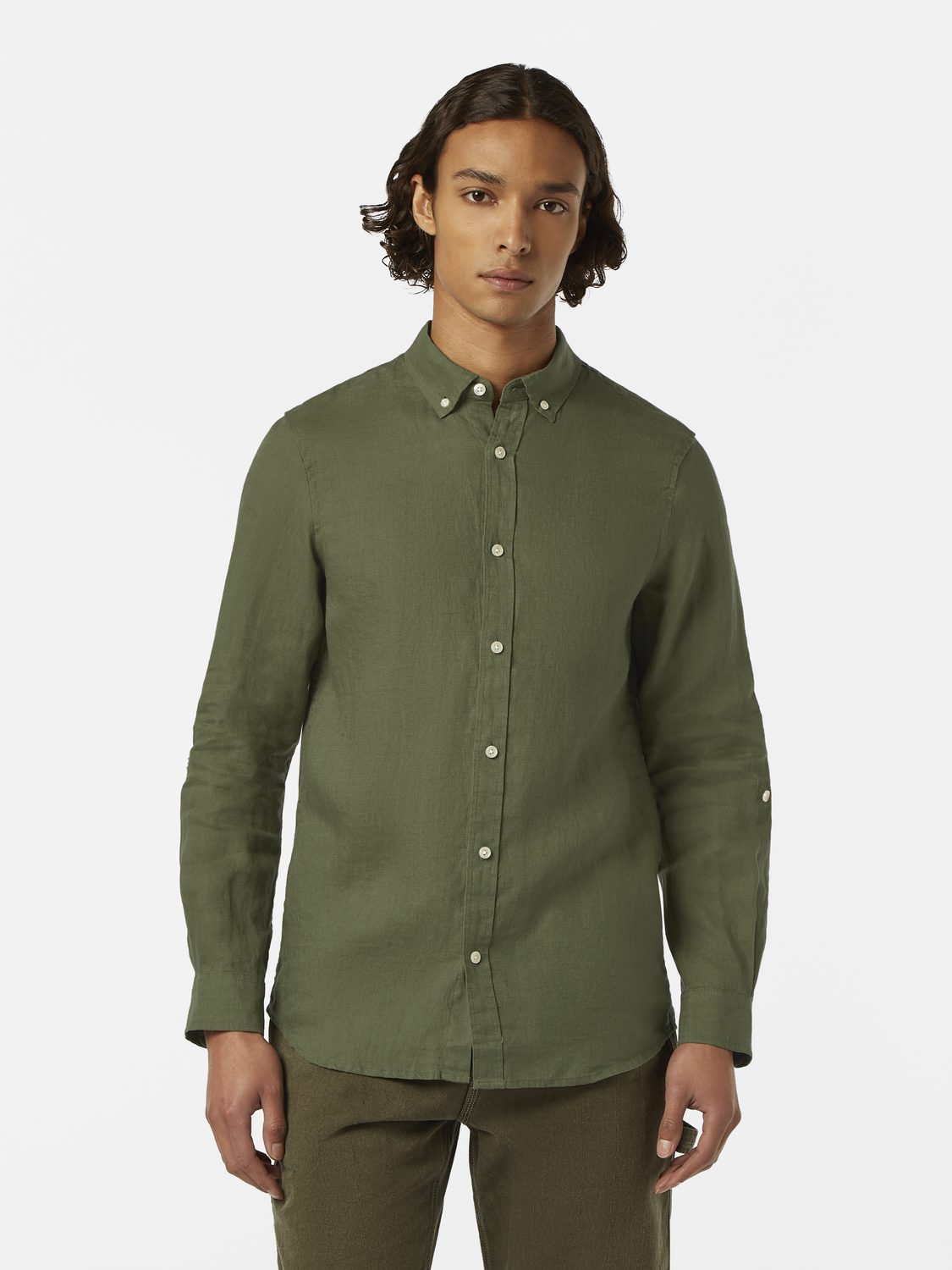 Long-sleeve linen shirt by Scotch & Soda, light fabric with a relaxed fit, displayed on a mannequin.