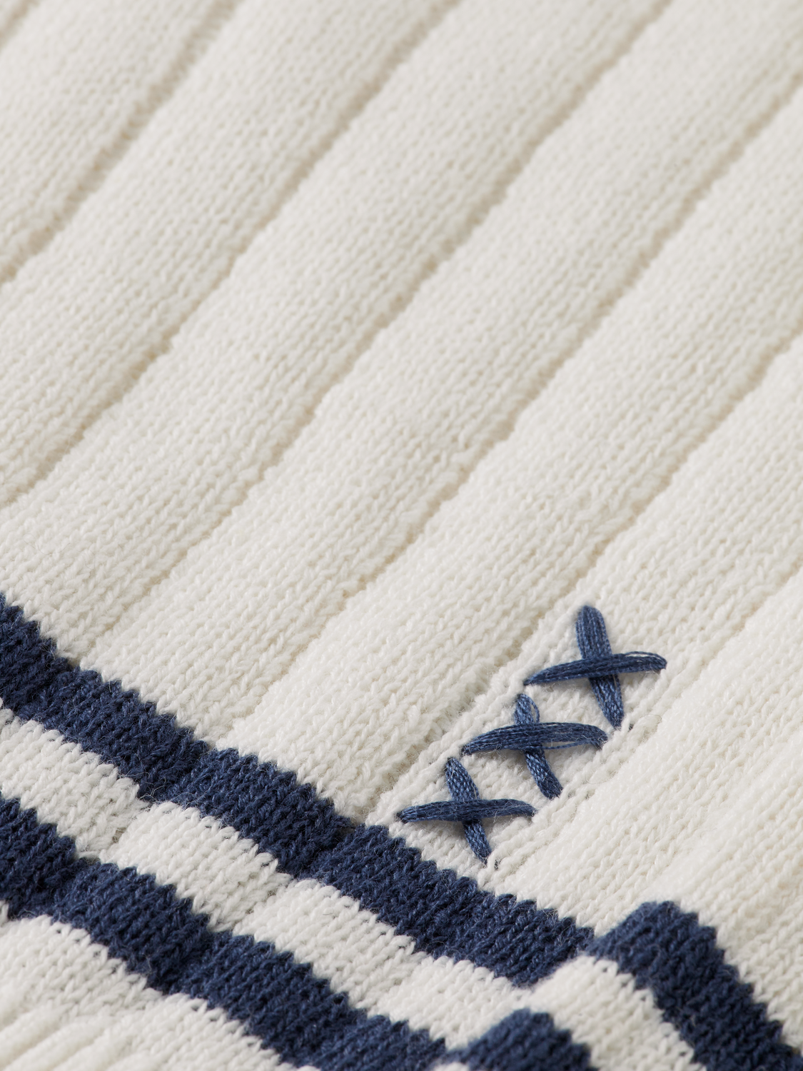 Structured knitted t-shirt from SCOTCH & SODA, featuring a textured knitwear design in neutral tones.