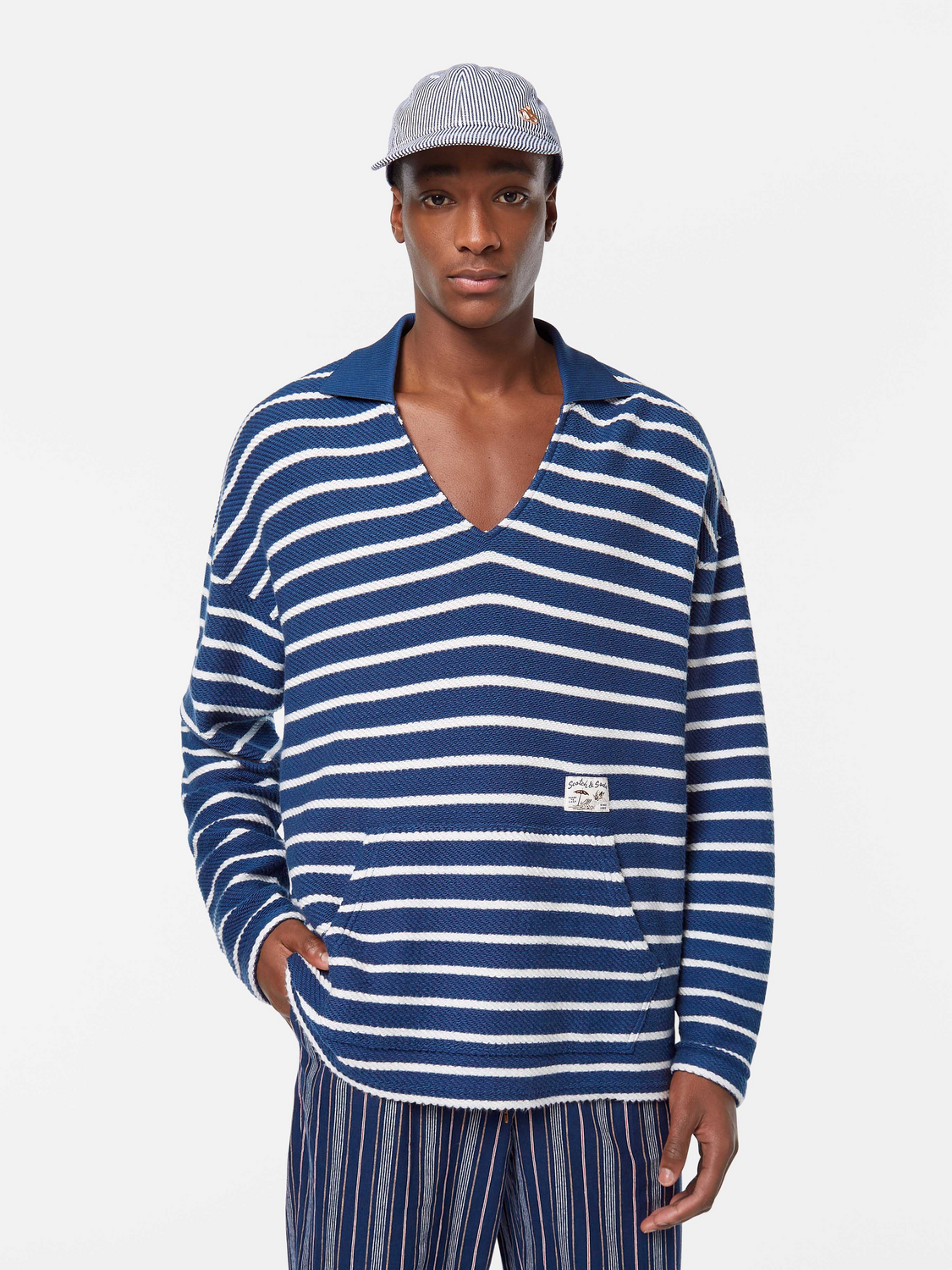 SCOTCH & SODA terry sweatshirt, cozy crewneck sweat with textured fabric and relaxed fit, shown in a neutral color.