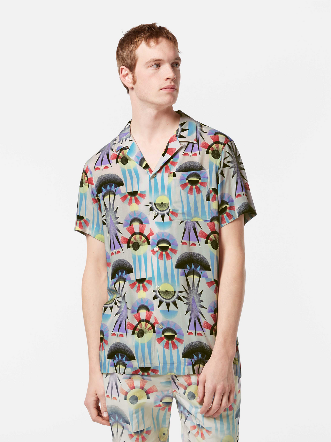 Printed Scotch & Soda short-sleeved shirt with vibrant pattern, lightweight fabric, and classic fit displayed on a hanger.