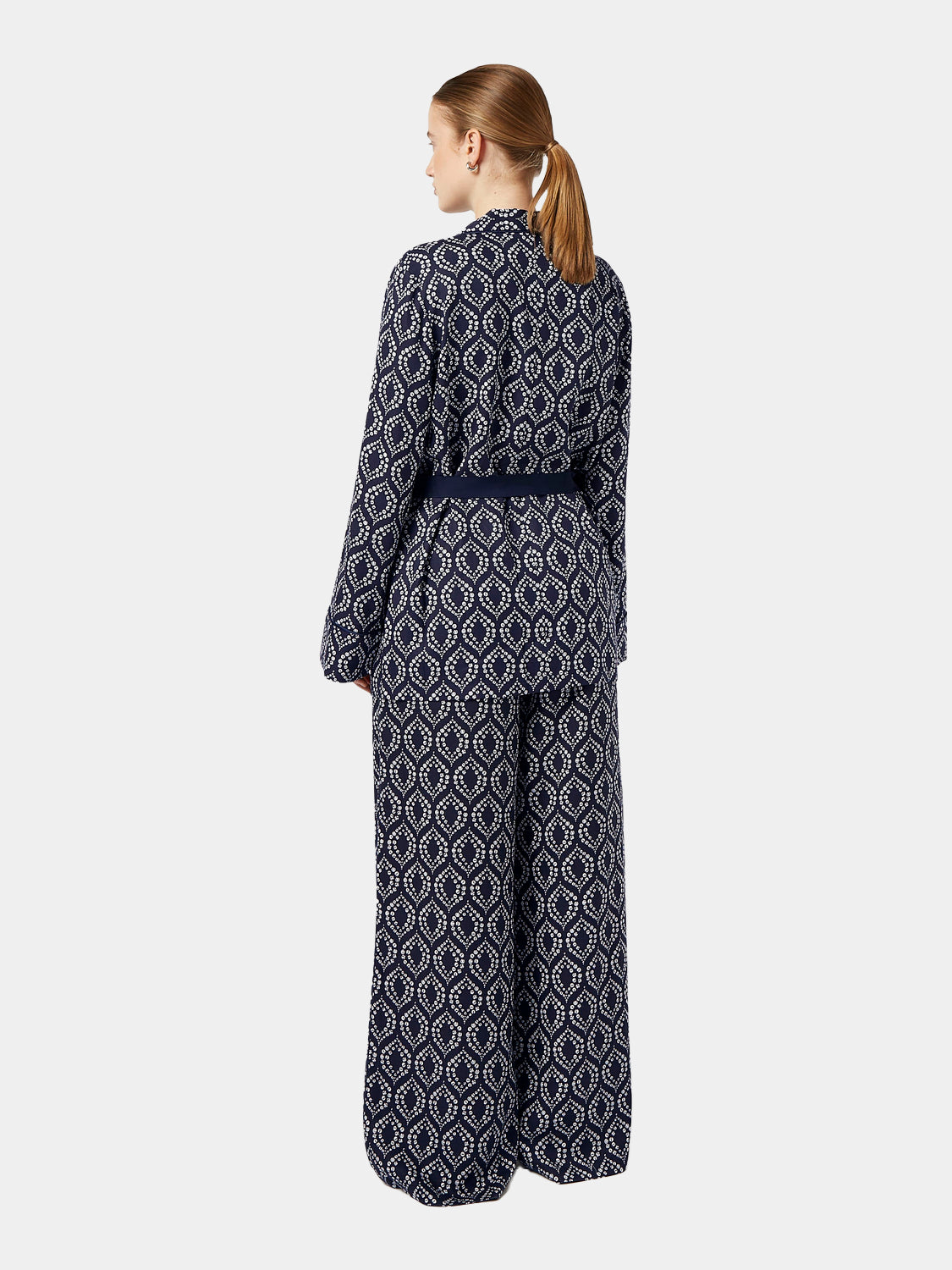 Printed SCOTCH & SODA pyjama blazer with tailored fit, featuring a stylish pattern and classic lapel collar.