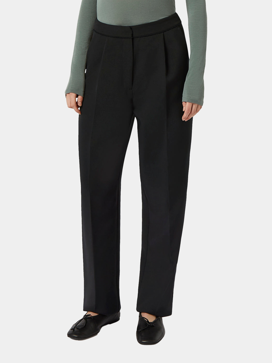 Scotch & Soda Robyn tapered pants in neutral fabric with a high waist and tapered leg fit, displayed on a model.