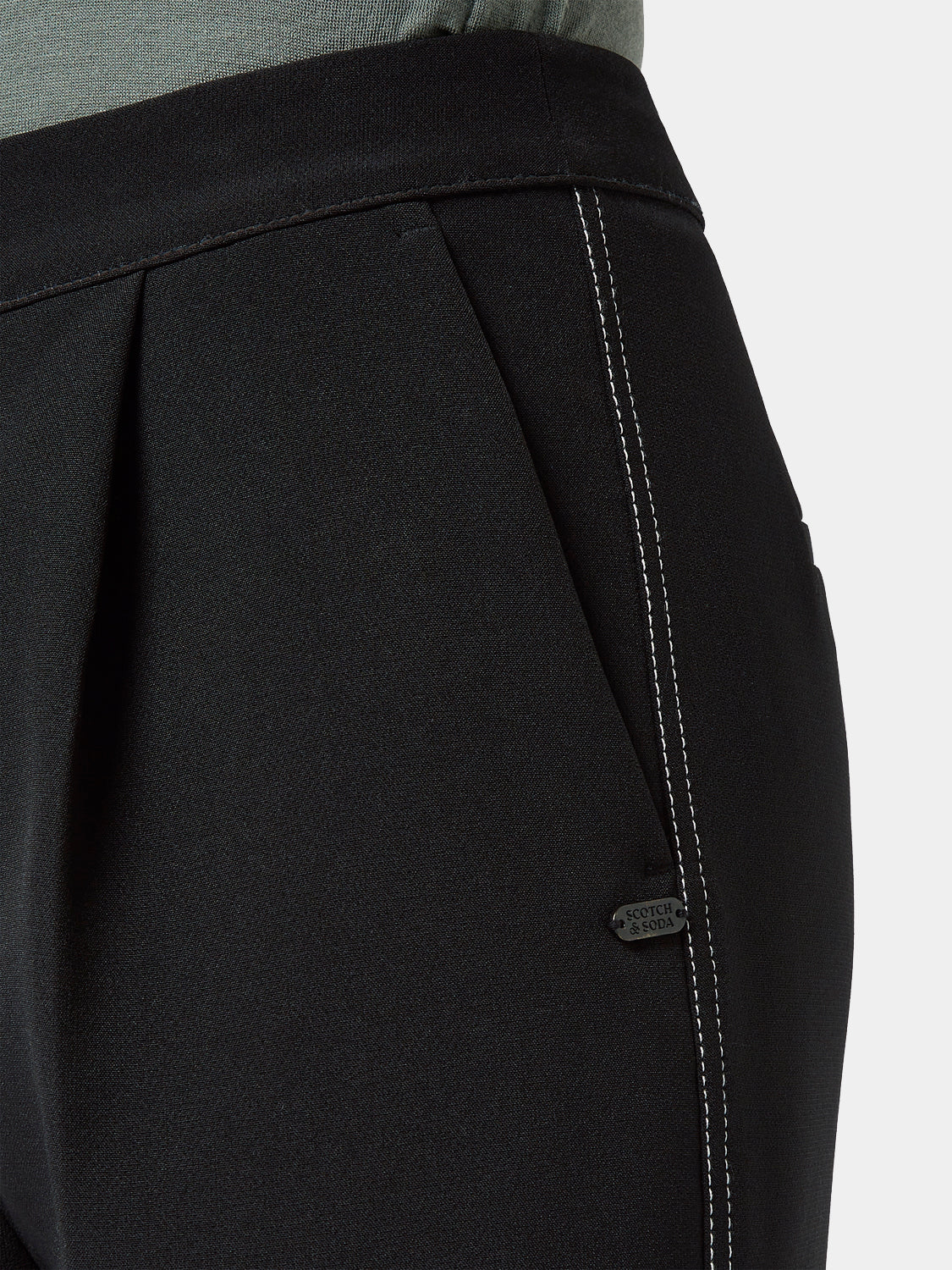 Scotch & Soda Robyn tapered pants in neutral fabric, featuring a slim fit and stylish design, shown on a model.