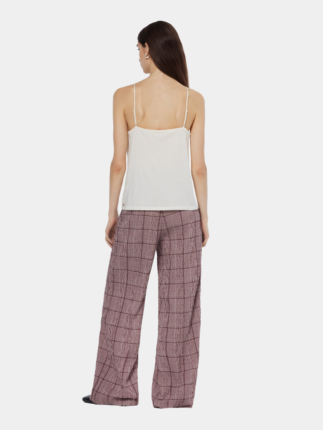 Wide-fit rose-colored pants by Scotch & Soda, shown from the back with a relaxed fit and stylish design.