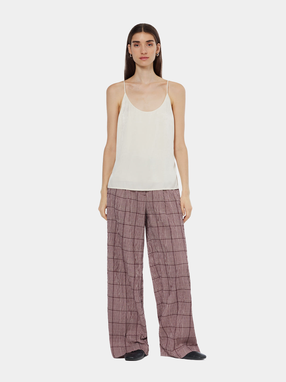 Rose-colored wide-fit pants by Scotch & Soda featuring a relaxed style and comfortable fit, shown on a model.