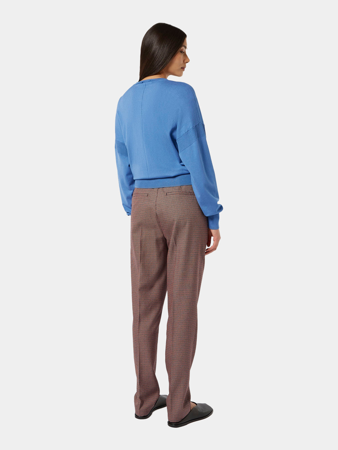 V-neck relaxed pullover