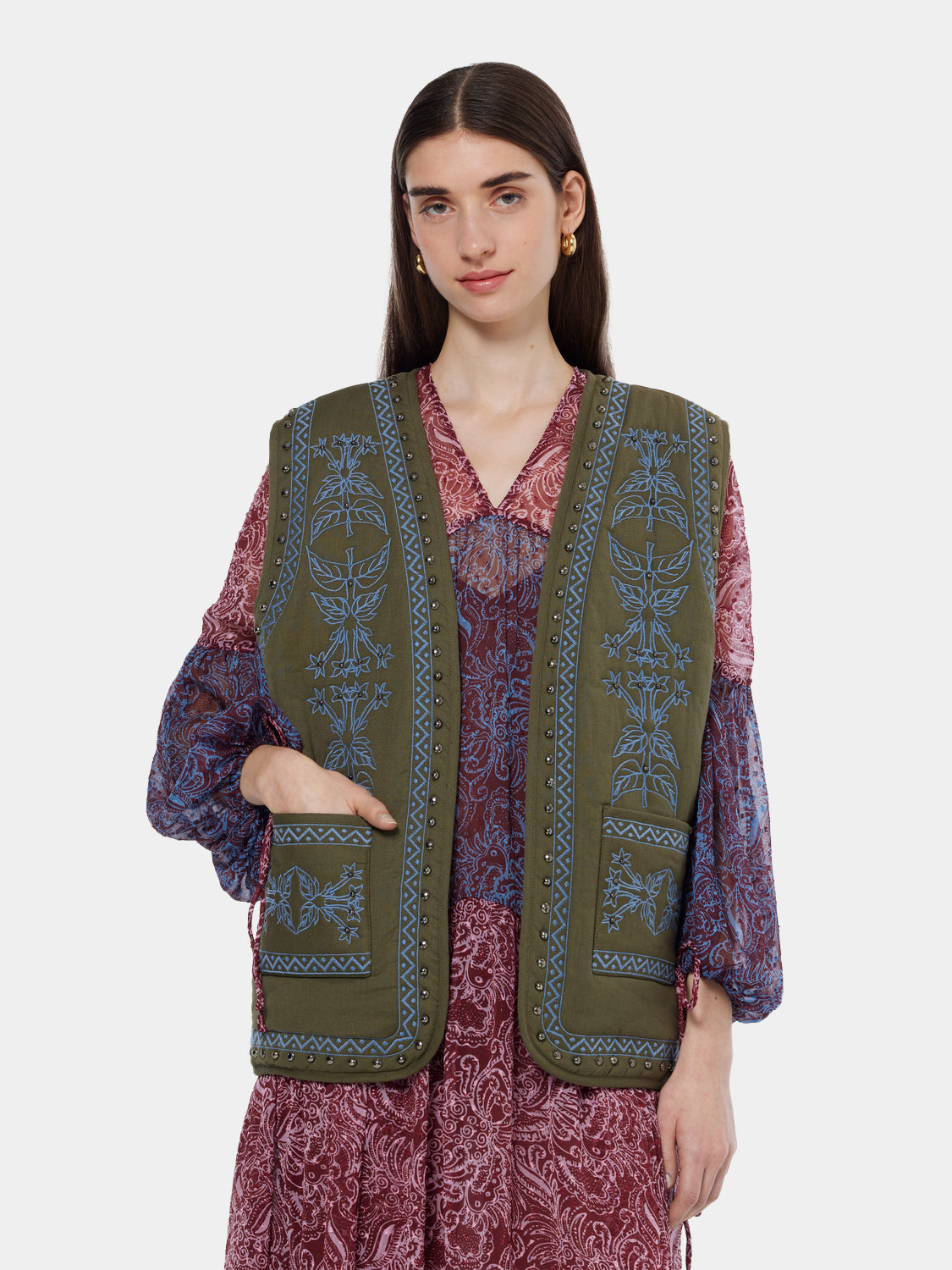Floral embroidered Scotch & Soda inbetween gilet with colorful embroidery and a sleeveless design for layered style.