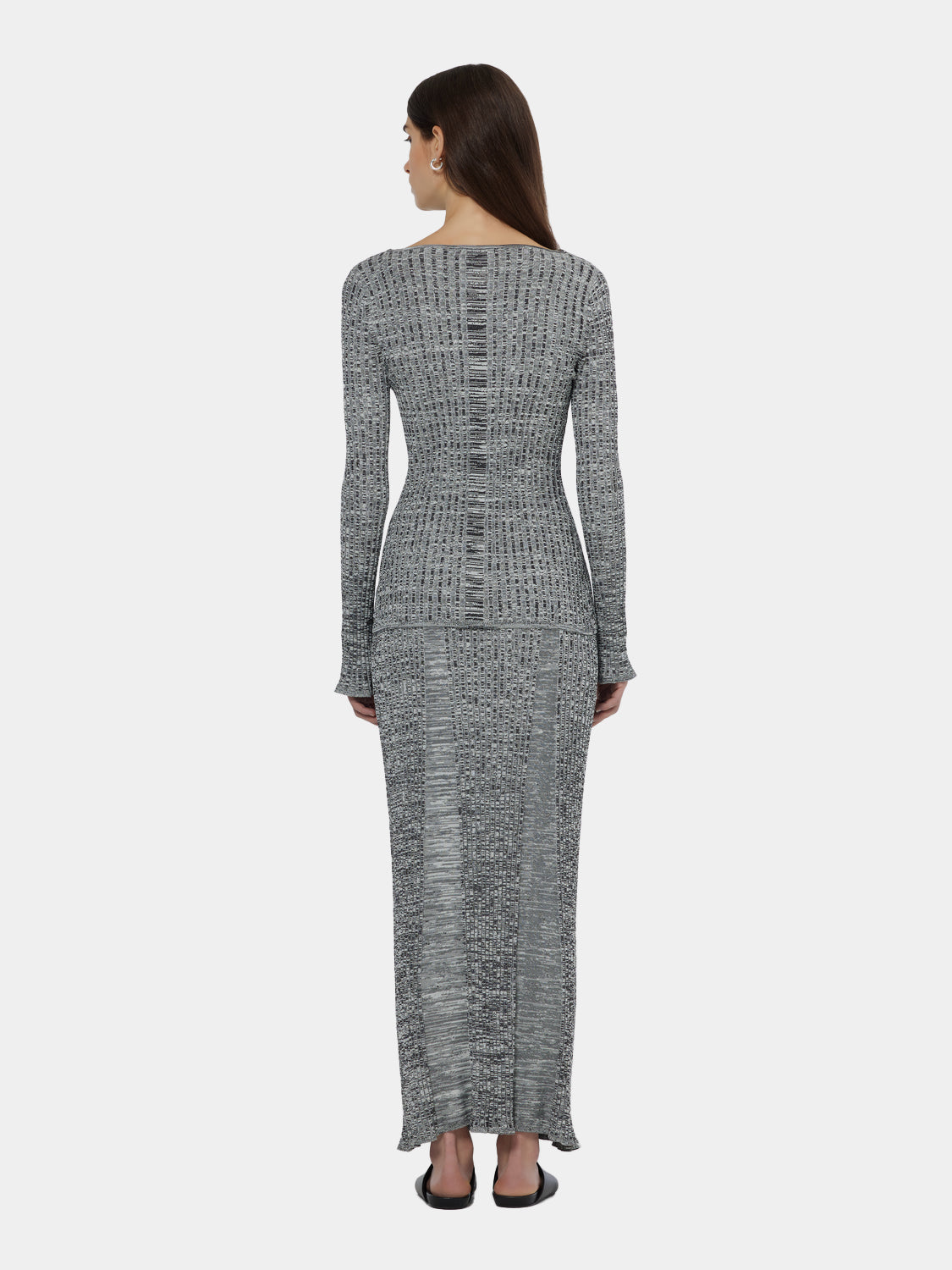 Ribbed knitted maxi skirt by SCOTCH & SODA in neutral tone, featuring a high waist and flowing silhouette.